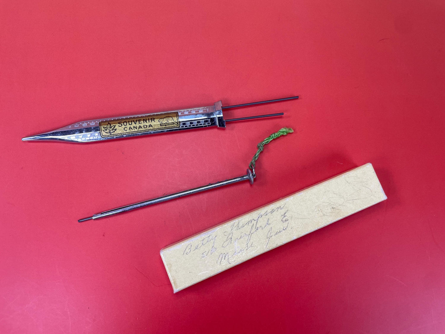 Amazing Vintage Mechanical Pencil with 2 Spare Leads