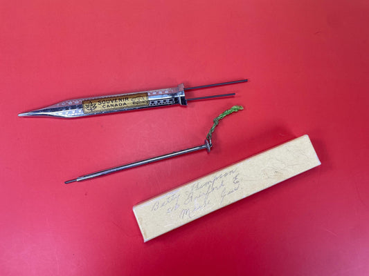 Amazing Vintage Mechanical Pencil with 2 Spare Leads