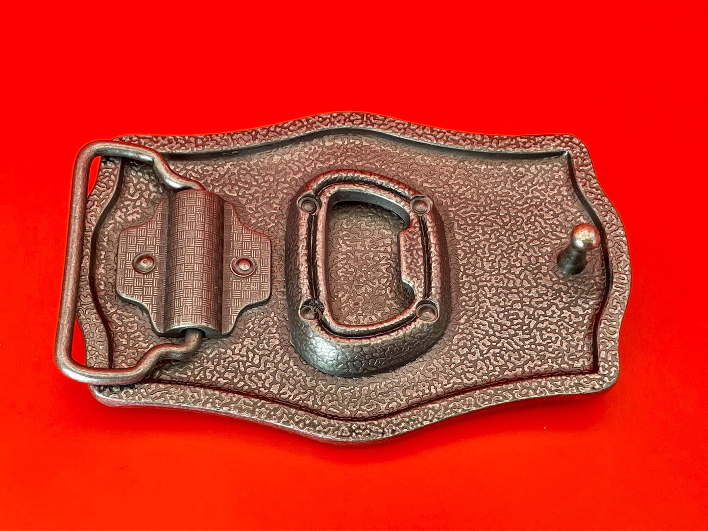 Cool 4 x 2.5 inch belt buckle with Coors Light logo great price and great gift