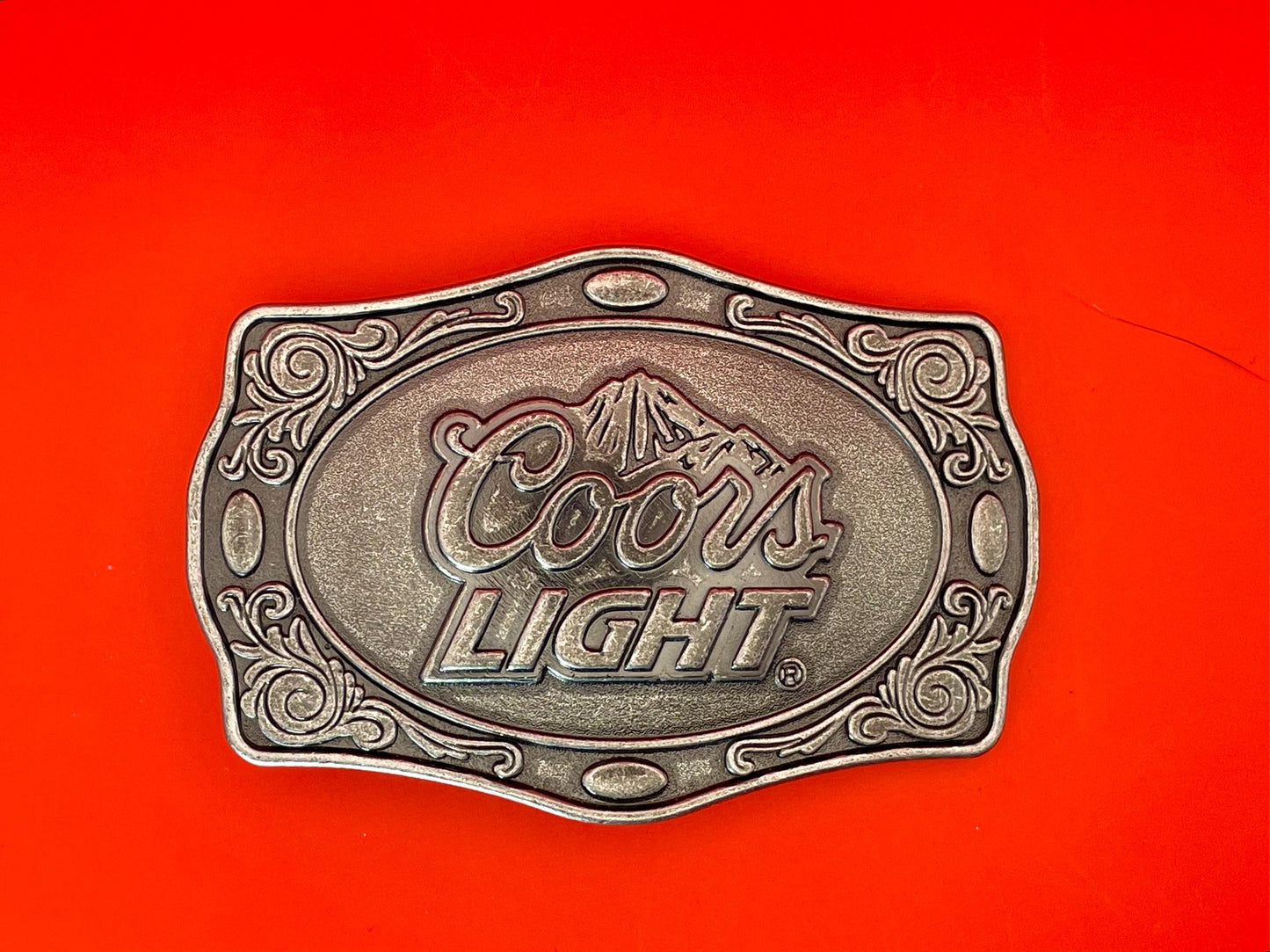Cool 4 x 2.5 inch belt buckle with Coors Light logo great price and great gift
