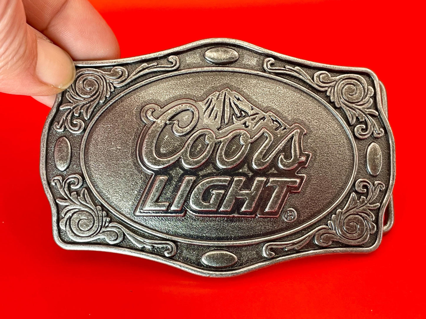 Cool 4 x 2.5 inch belt buckle with Coors Light logo great price and great gift