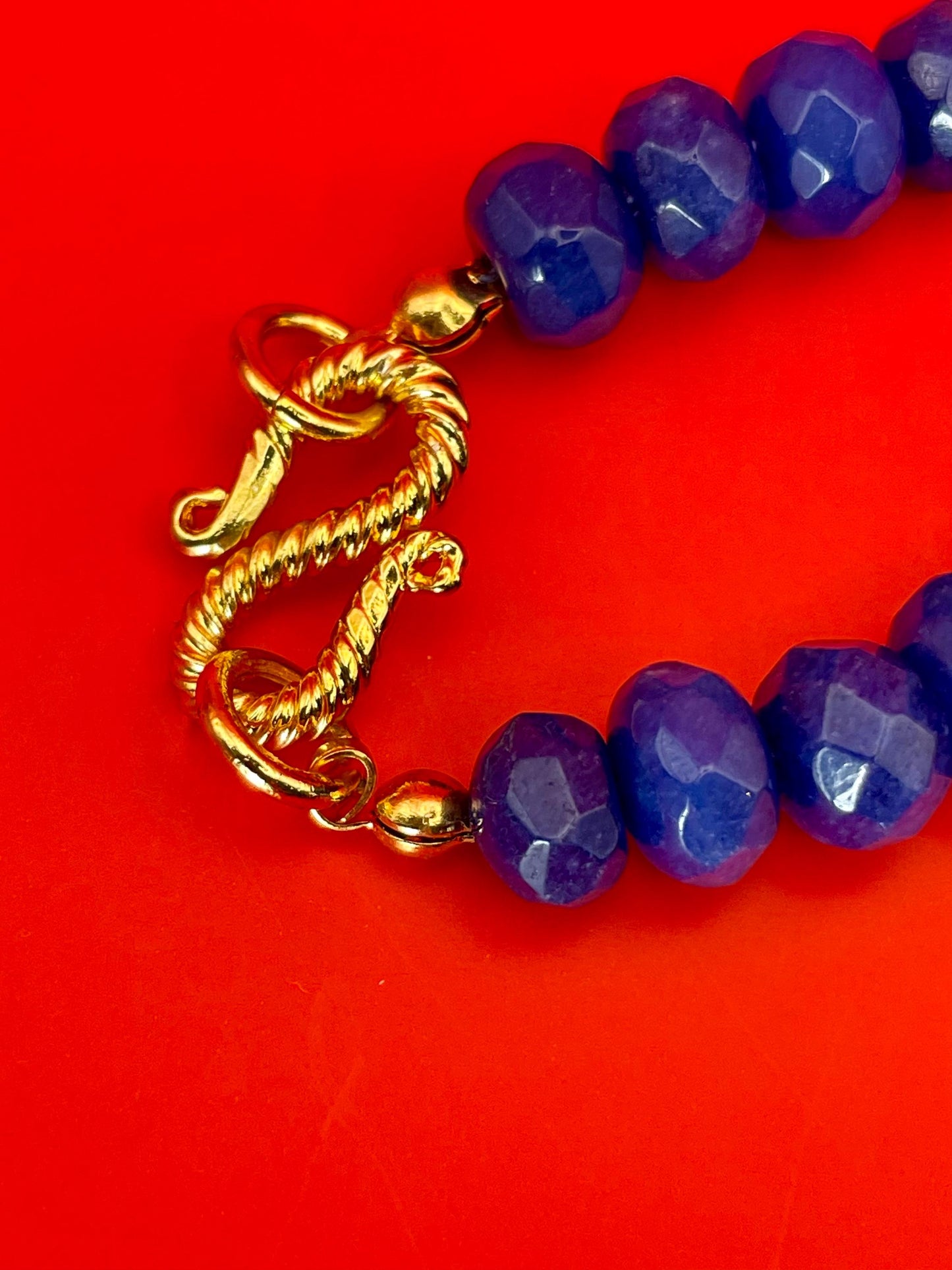 Lovely Blue beaded necklace   very pretty