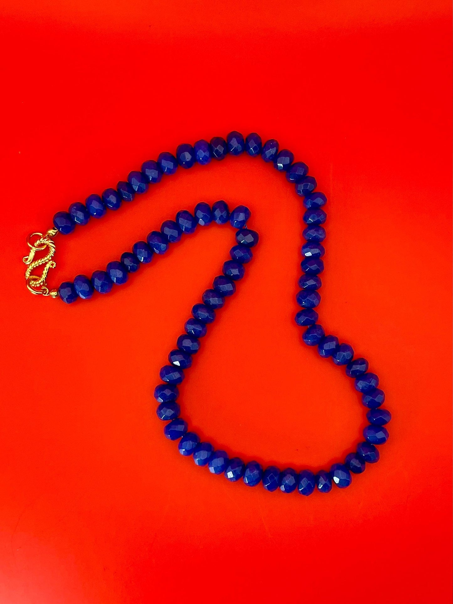 Lovely Blue beaded necklace   very pretty