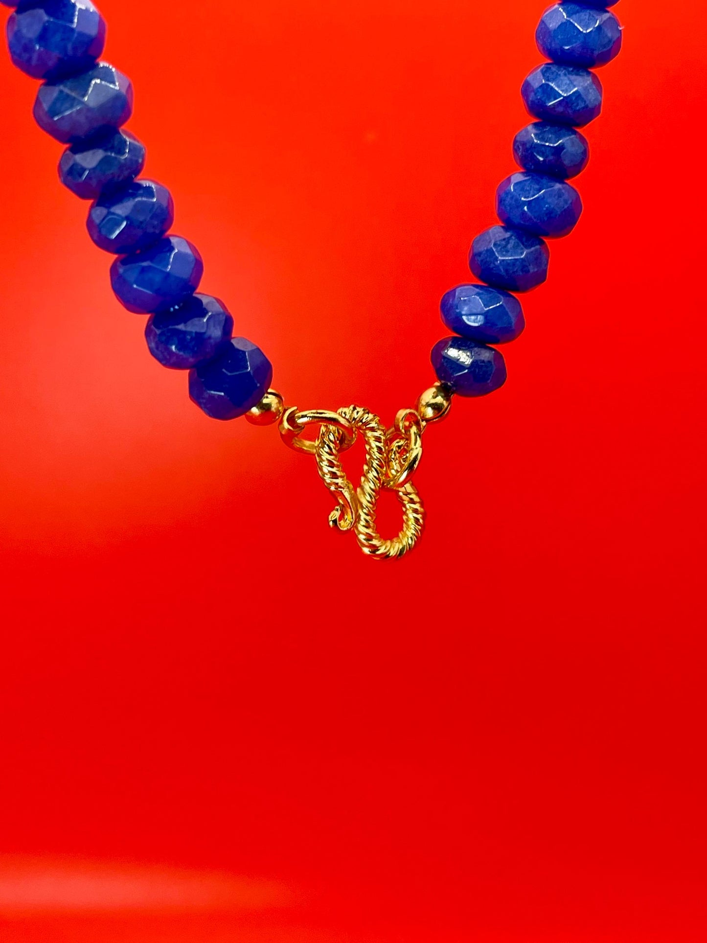 Lovely Blue beaded necklace   very pretty