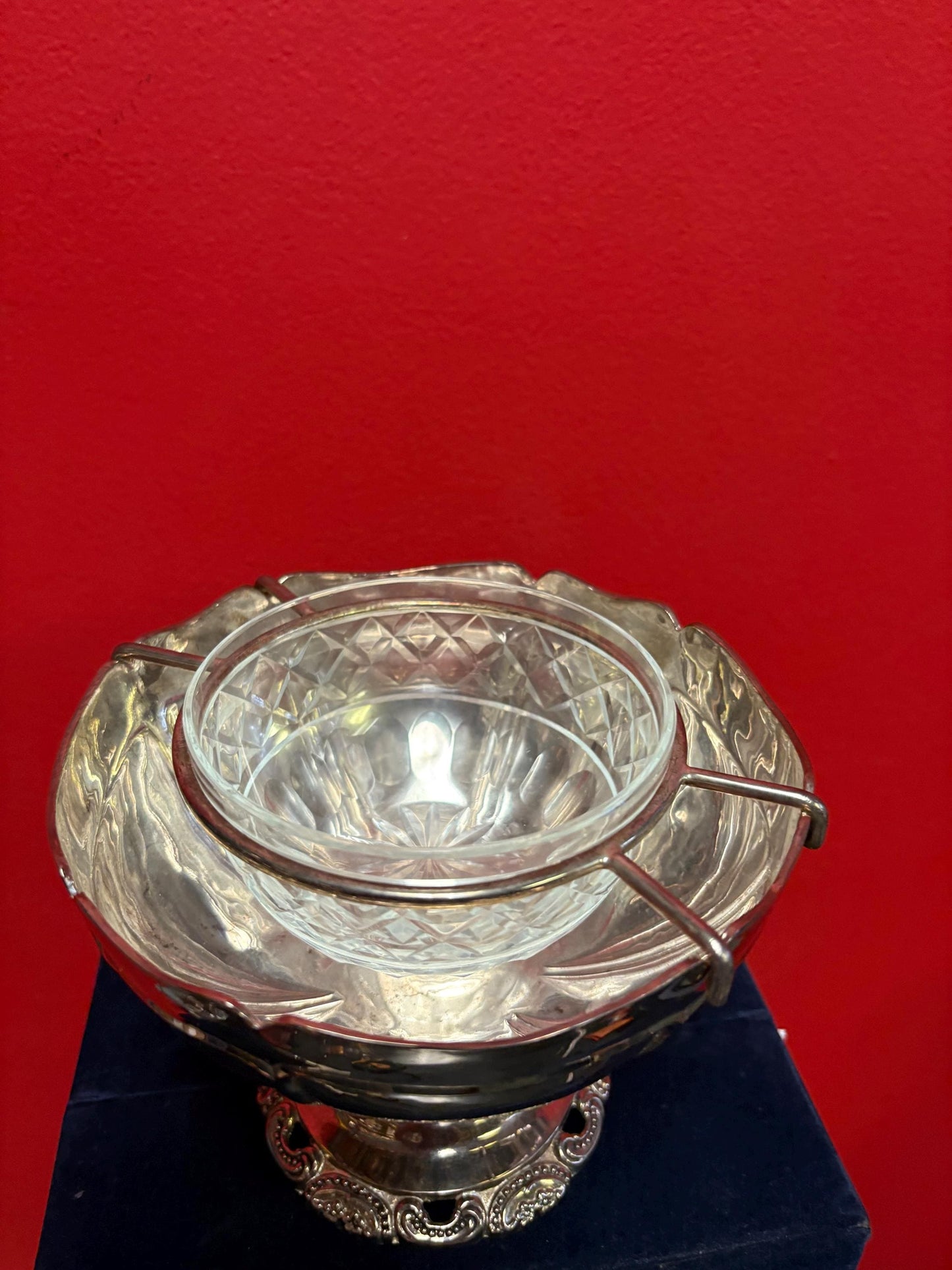 Stunning Wallace American silver plate caviar bowl with original crystal  dish - approximately 6 x 6“  wonderful gift in original box