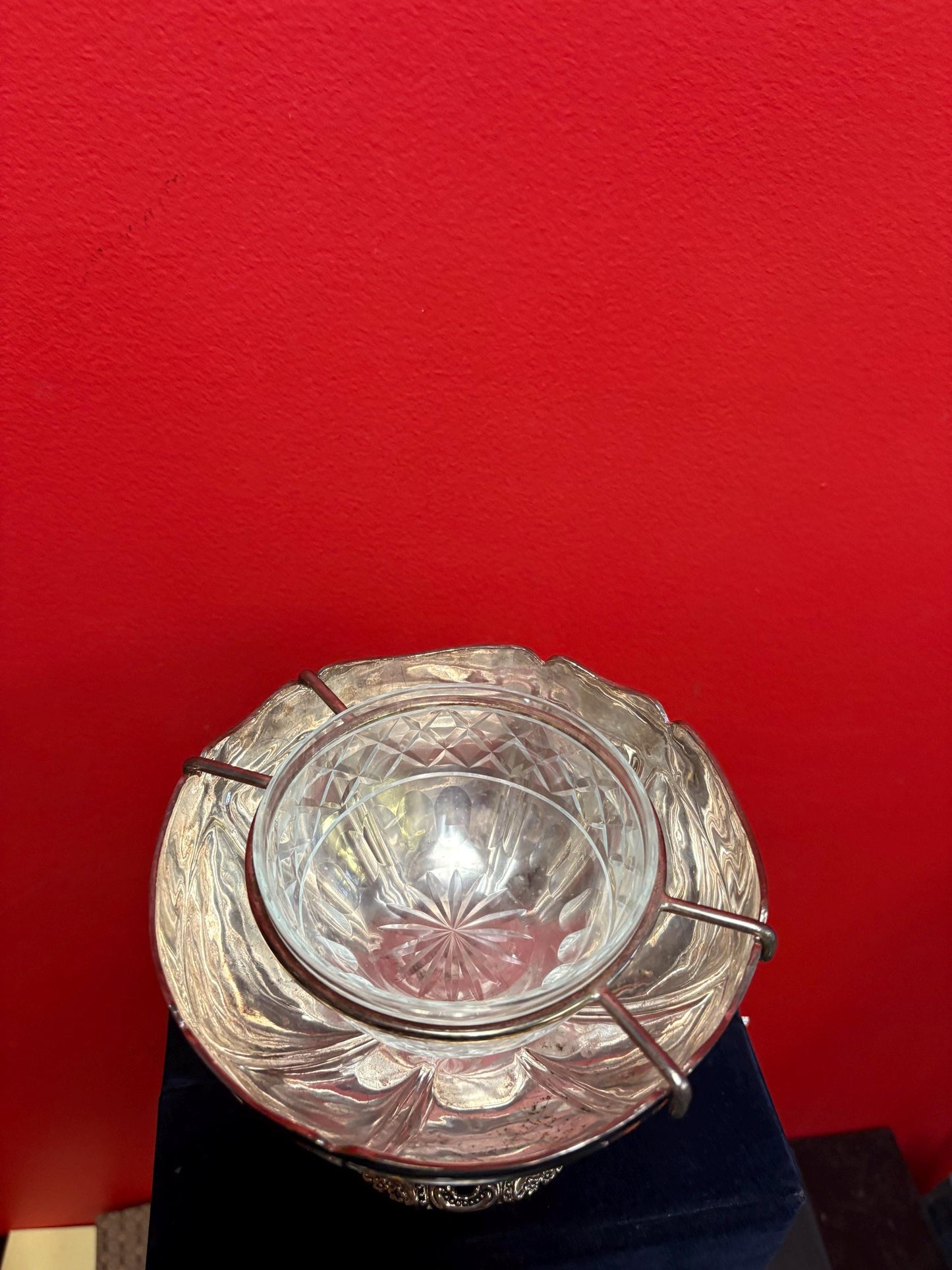 Stunning Wallace American silver plate caviar bowl with original crystal  dish - approximately 6 x 6“  wonderful gift in original box