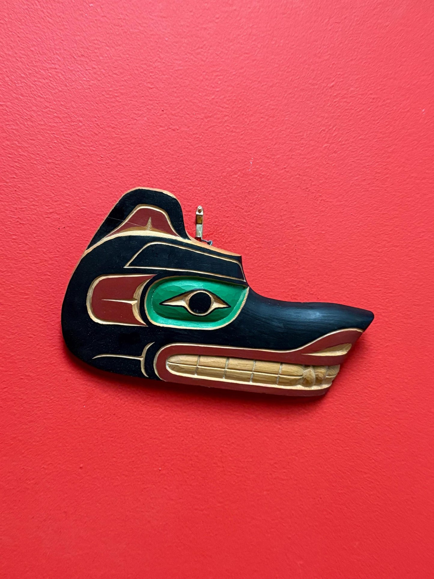 Beautiful 9 x 5.5 inch indigenous First Nations wolf plaque by Gordon Allen