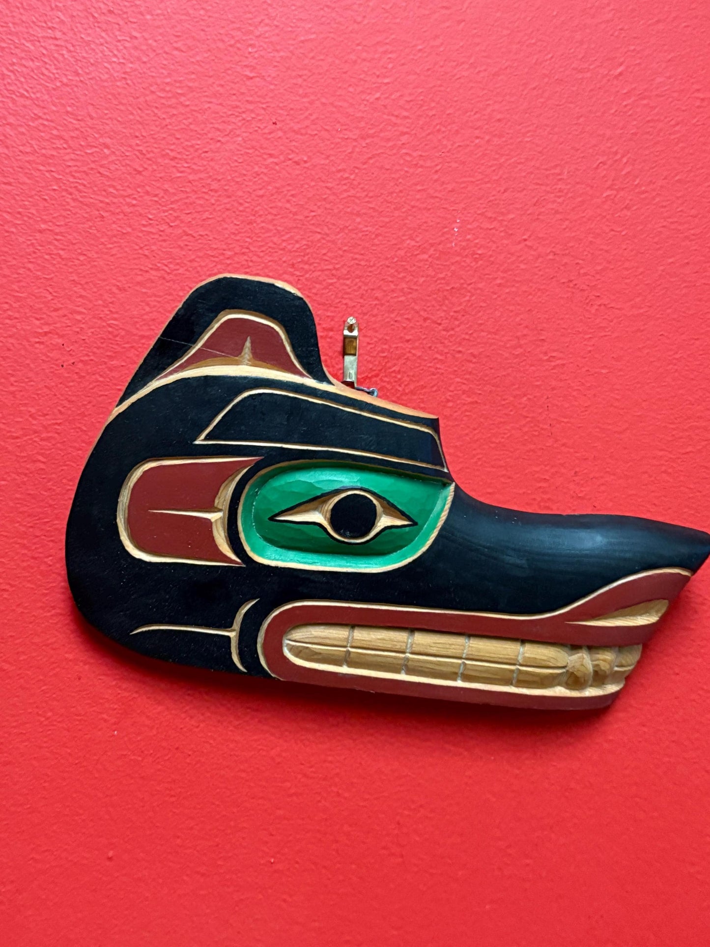 Beautiful 9 x 5.5 inch indigenous First Nations wolf plaque by Gordon Allen