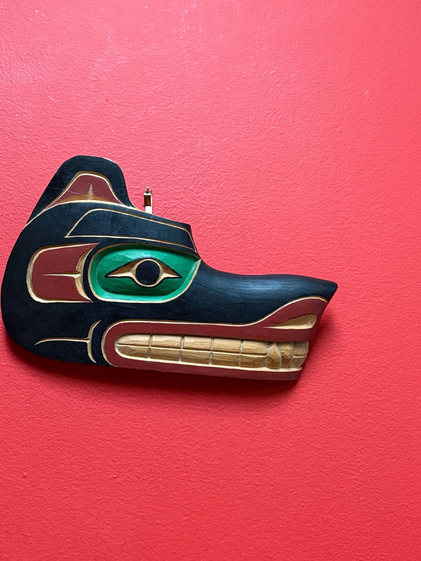 Beautiful 9 x 5.5 inch indigenous First Nations wolf plaque by Gordon Allen