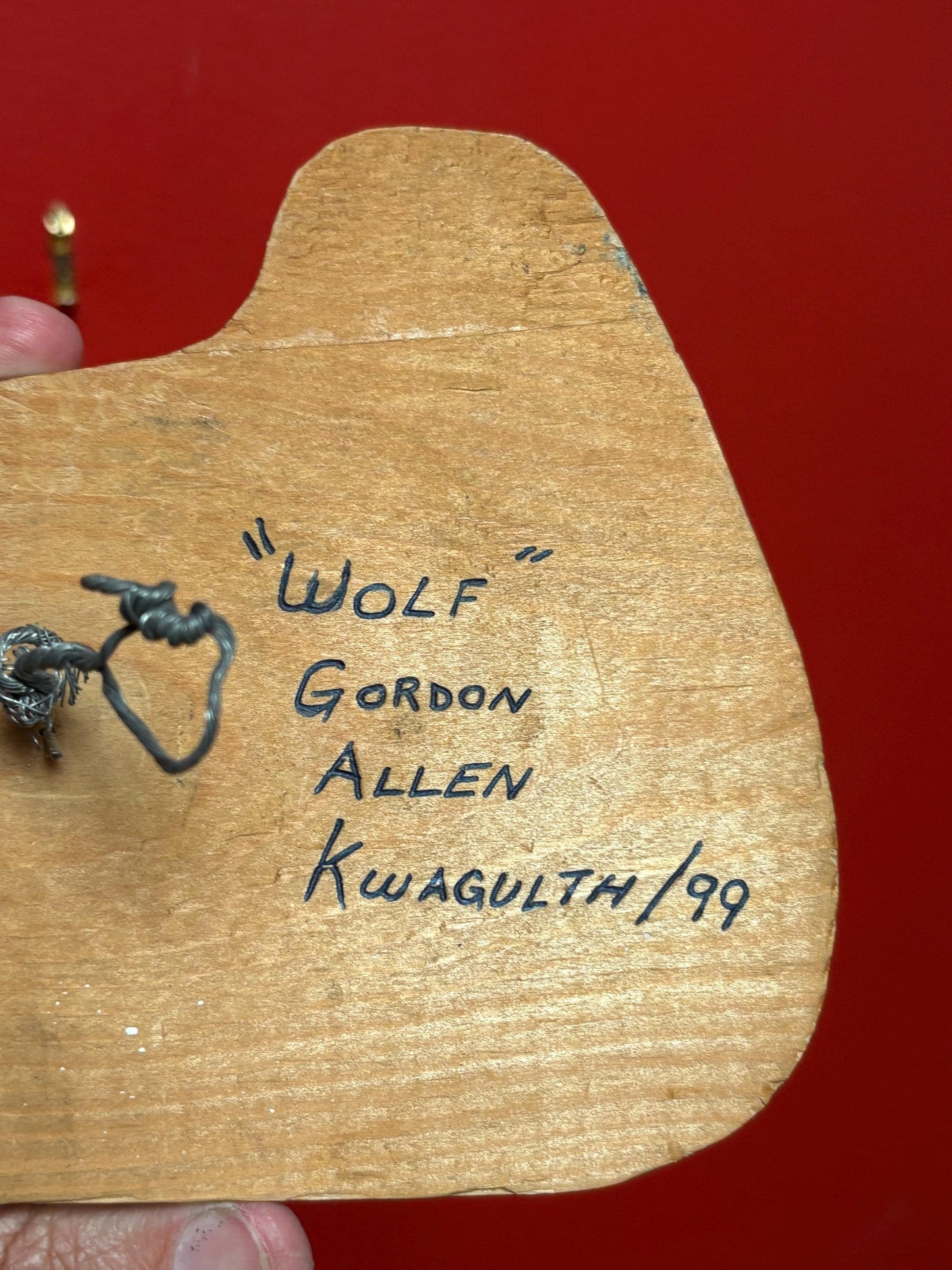 Beautiful 9 x 5.5 inch indigenous First Nations wolf plaque by Gordon Allen