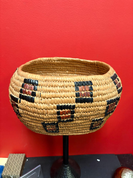 Big Canadian indigenous first nations Thompson River woven antique basket 12 x 7 high  wow  great value