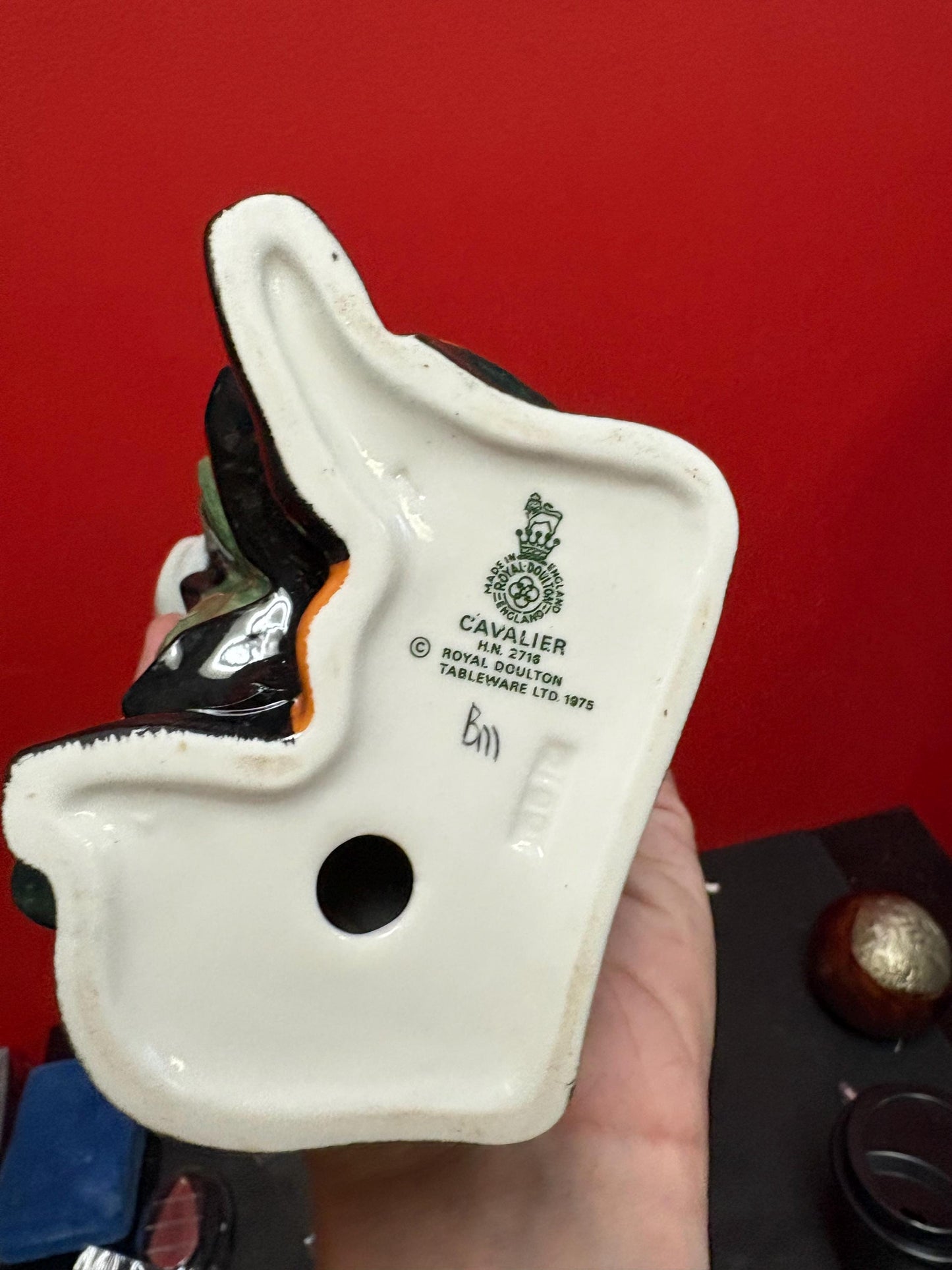 Lovely Royal Doulton Cavalier statue 10 inches tall in perfect condition - HN2718 signed BM 1975  great value