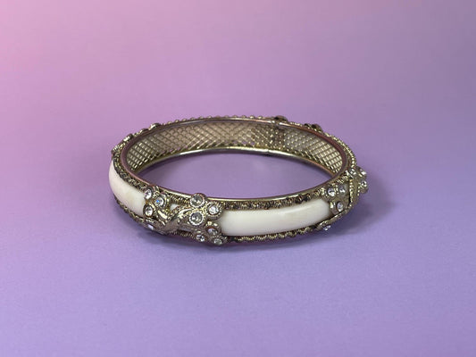 Cool Vintage Gold-Toned Bracelet with Intricate Detailing