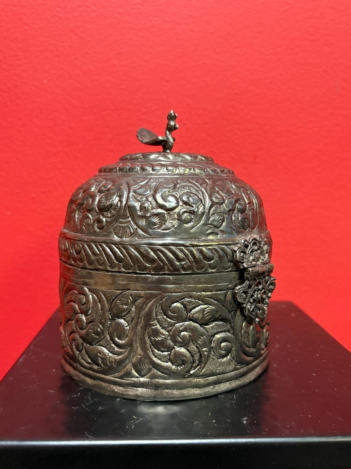 Stunning  .800 silver casket  velvet lined and unmarked  wonderful decoration and perfect gift  wow