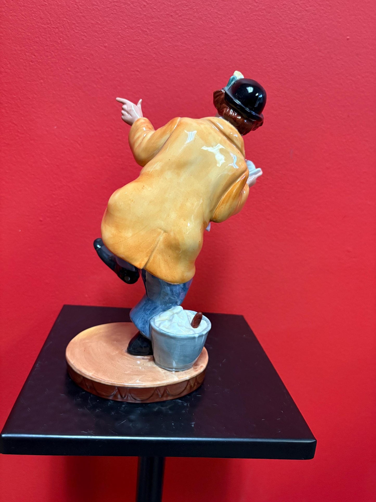 Lovely Royal Doulton the clown HN2890 - 1976 in perfect condition - 9 inches tall great value - B