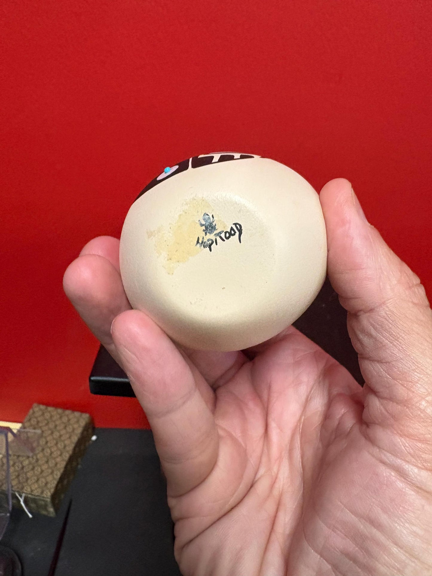 Lovely 4 1/2 inch tall signed Navajo pottery vase  great colour and shape