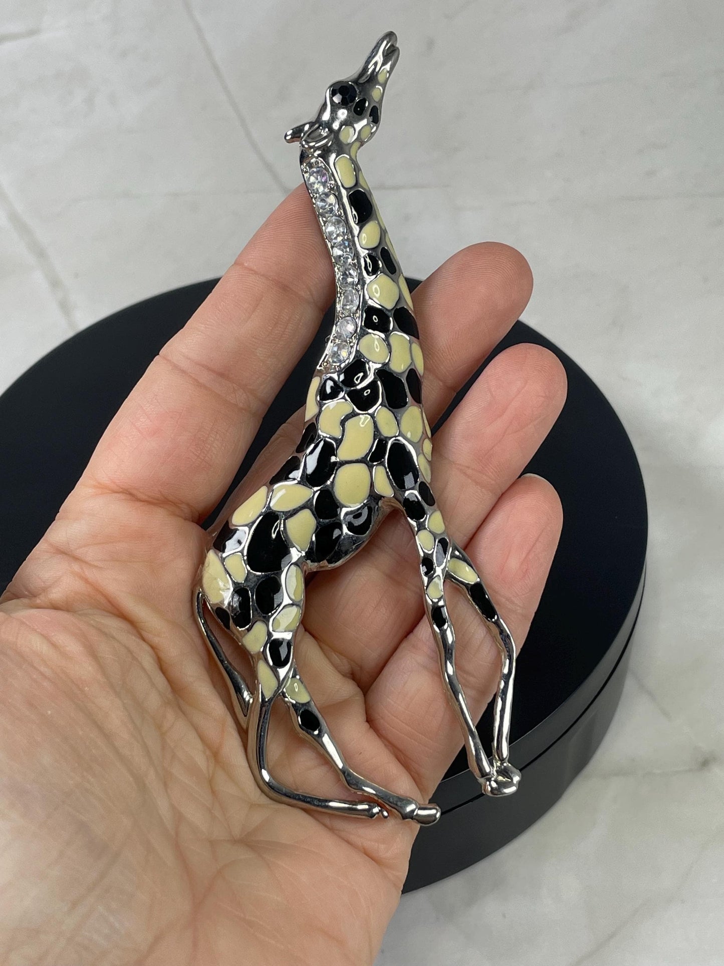 Lovely Large 5 inch Giraffe brooch