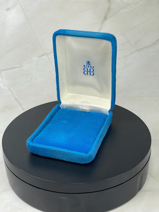 Amazing Canadian Birks 3.25 x 2.5 x 1.25 inch high jewellery box  in great shape  perfect to give something sparkly in wow