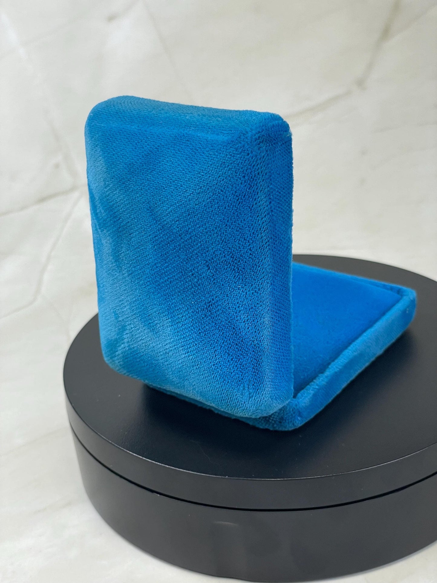 Amazing Canadian Birks 3.25 x 2.5 x 1.25 inch high jewellery box  in great shape  perfect to give something sparkly in wow