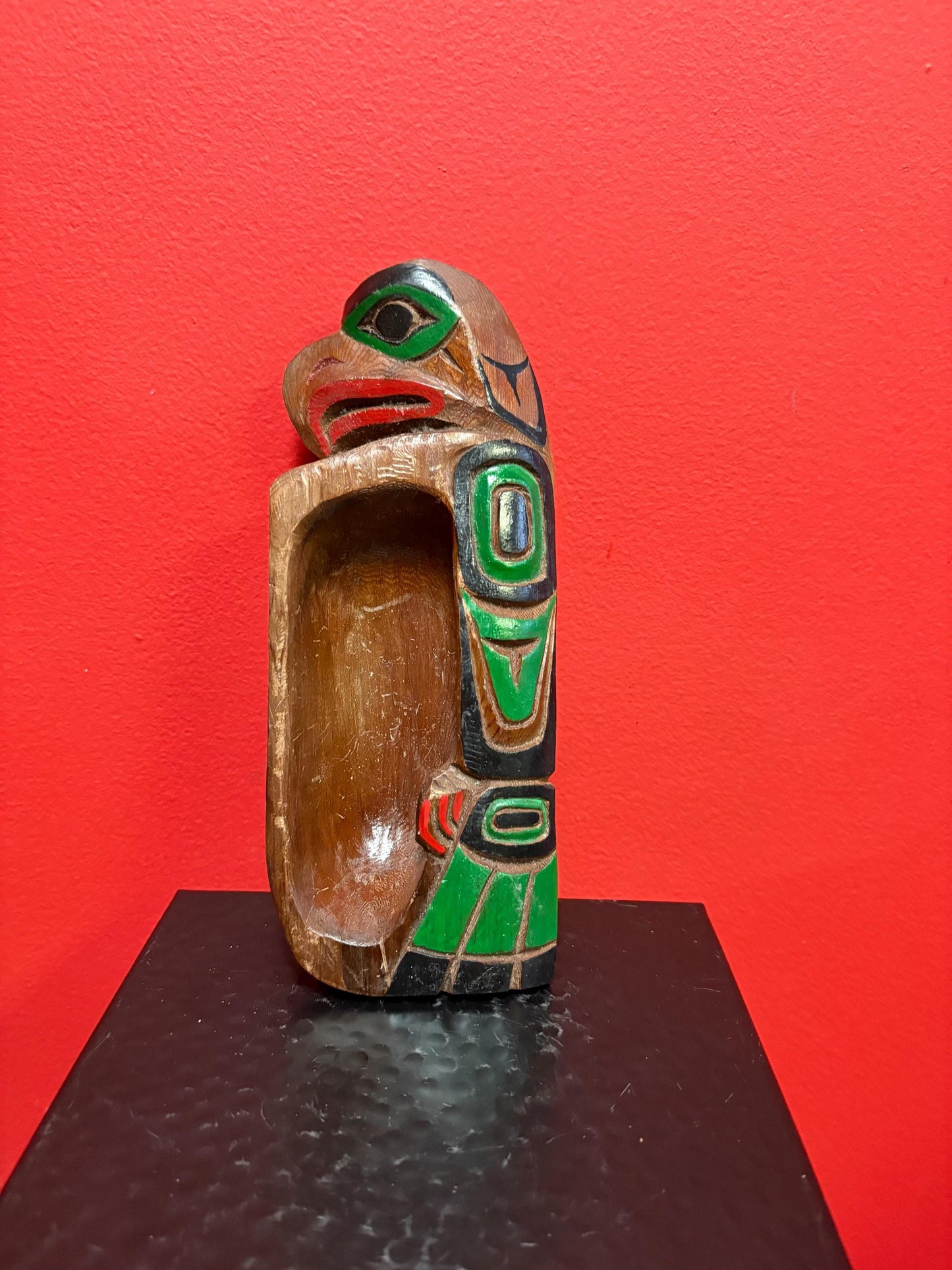 Beautiful 9 x 3 1/2“ indigenous first nation Pacific Northwest coast lambert goldsmith eagle feast bowl  signed with information