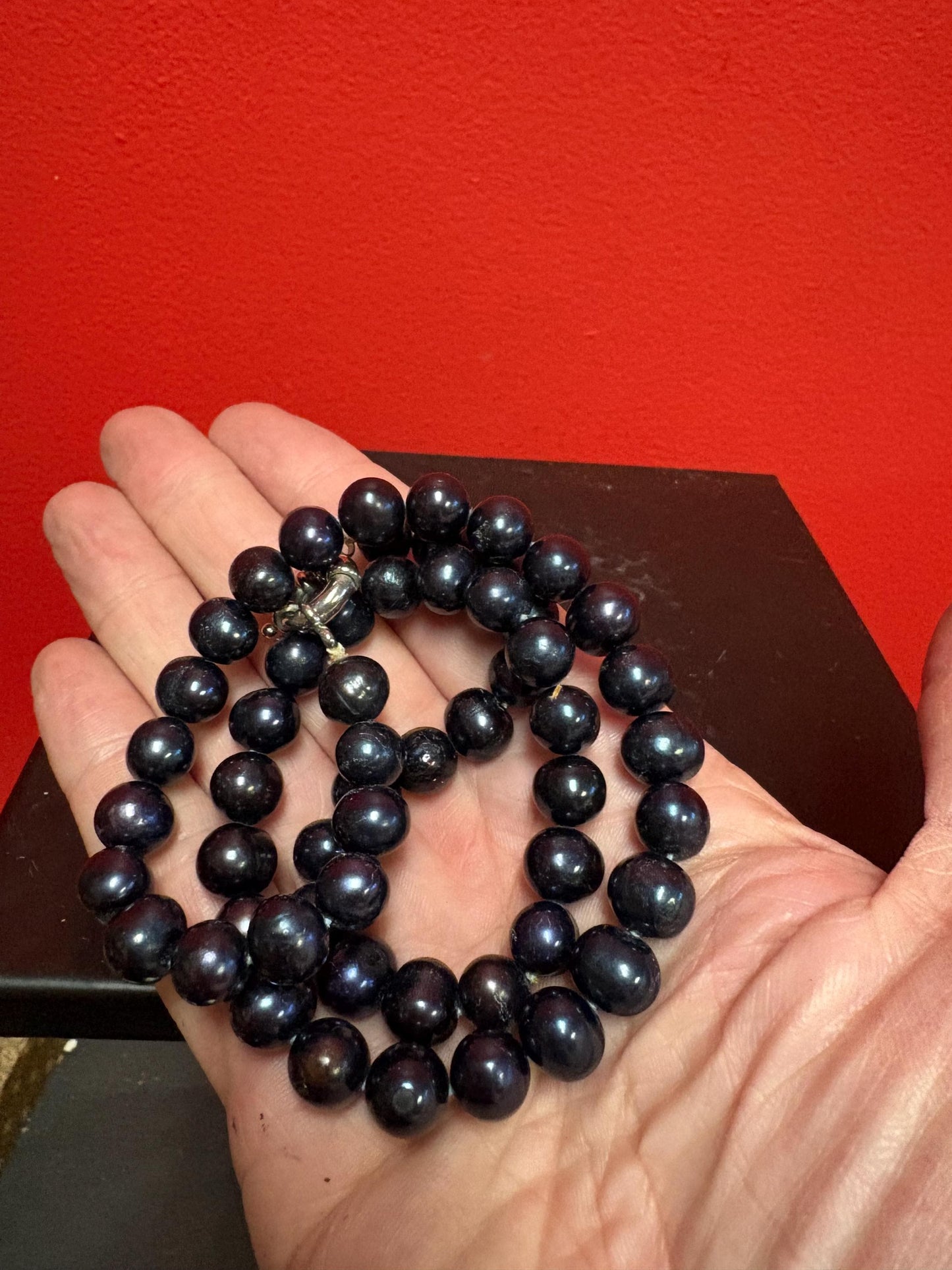 Stunning 22 inch long old black pearl necklace with excellent knotting  high-quality pearls  wow  perfect gift