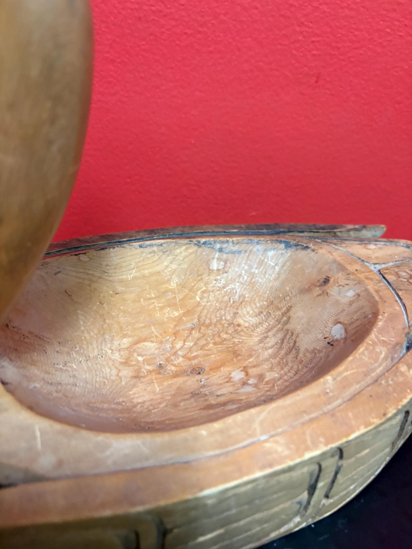 Sensational 10 x 7 x 8“ high indigenous first nation pacific  north West Coast signed by  SCHNUL SUT from Tofino  bowl in shape of loon