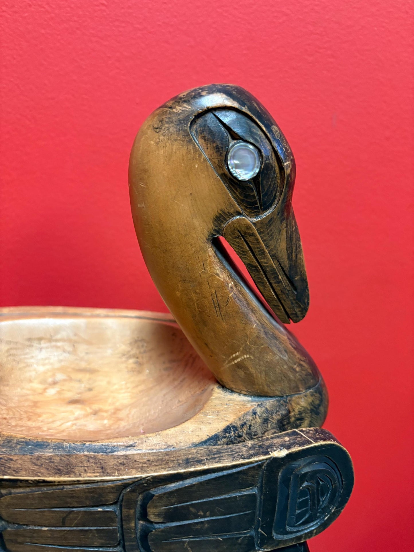 Sensational 10 x 7 x 8“ high indigenous first nation pacific  north West Coast signed by  SCHNUL SUT from Tofino  bowl in shape of loon