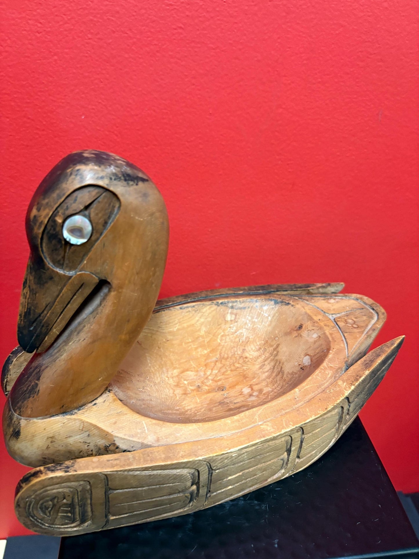 Sensational 10 x 7 x 8“ high indigenous first nation pacific  north West Coast signed by  SCHNUL SUT from Tofino  bowl in shape of loon