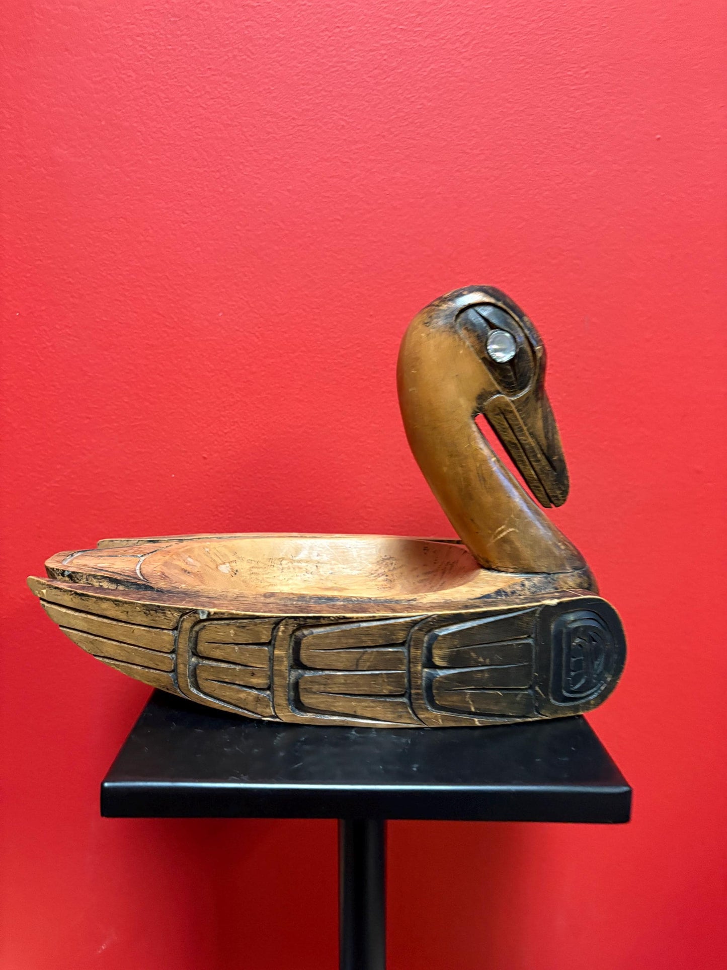 Sensational 10 x 7 x 8“ high indigenous first nation pacific  north West Coast signed by  SCHNUL SUT from Tofino  bowl in shape of loon