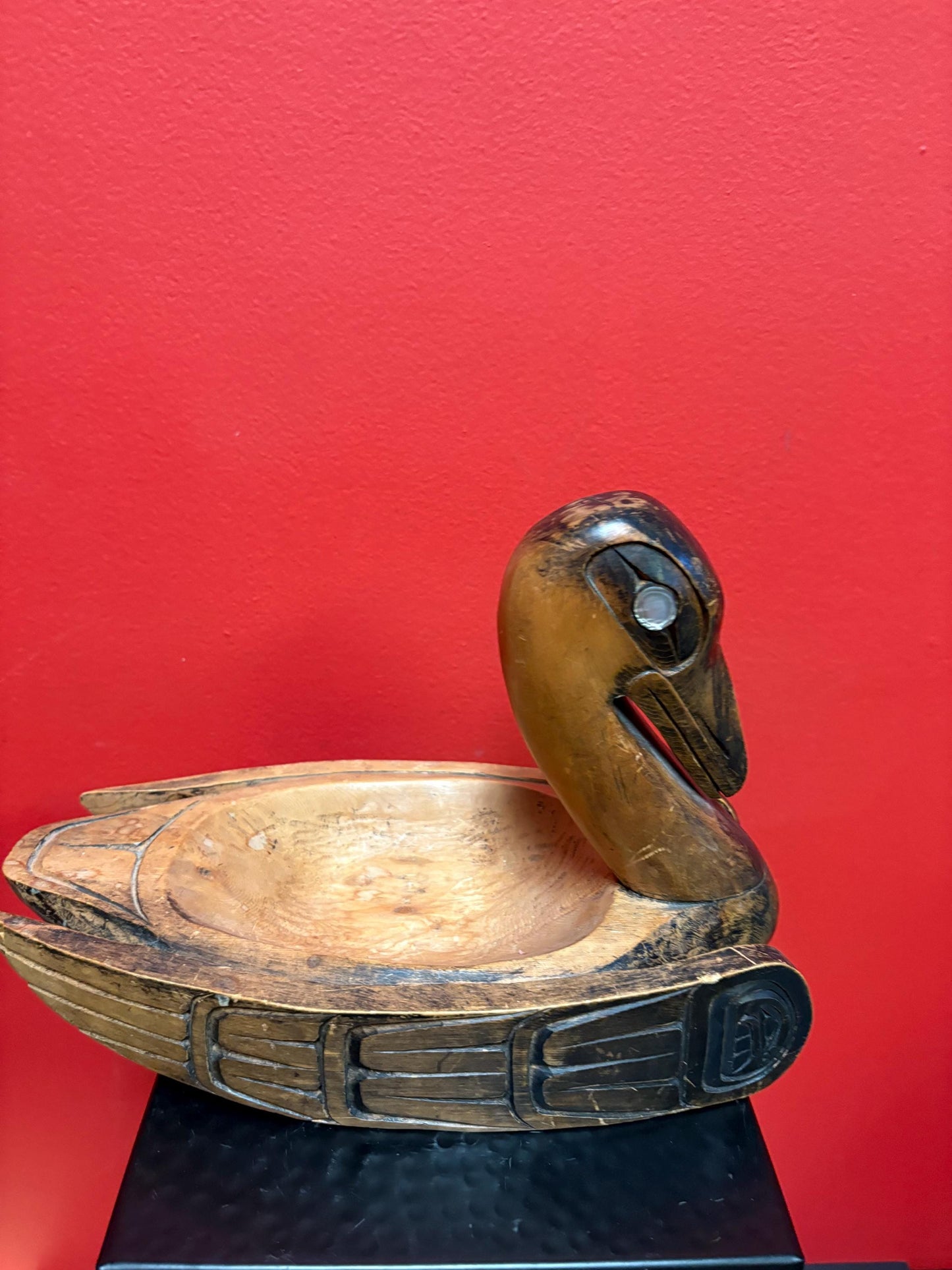 Sensational 10 x 7 x 8“ high indigenous first nation pacific  north West Coast signed by  SCHNUL SUT from Tofino  bowl in shape of loon