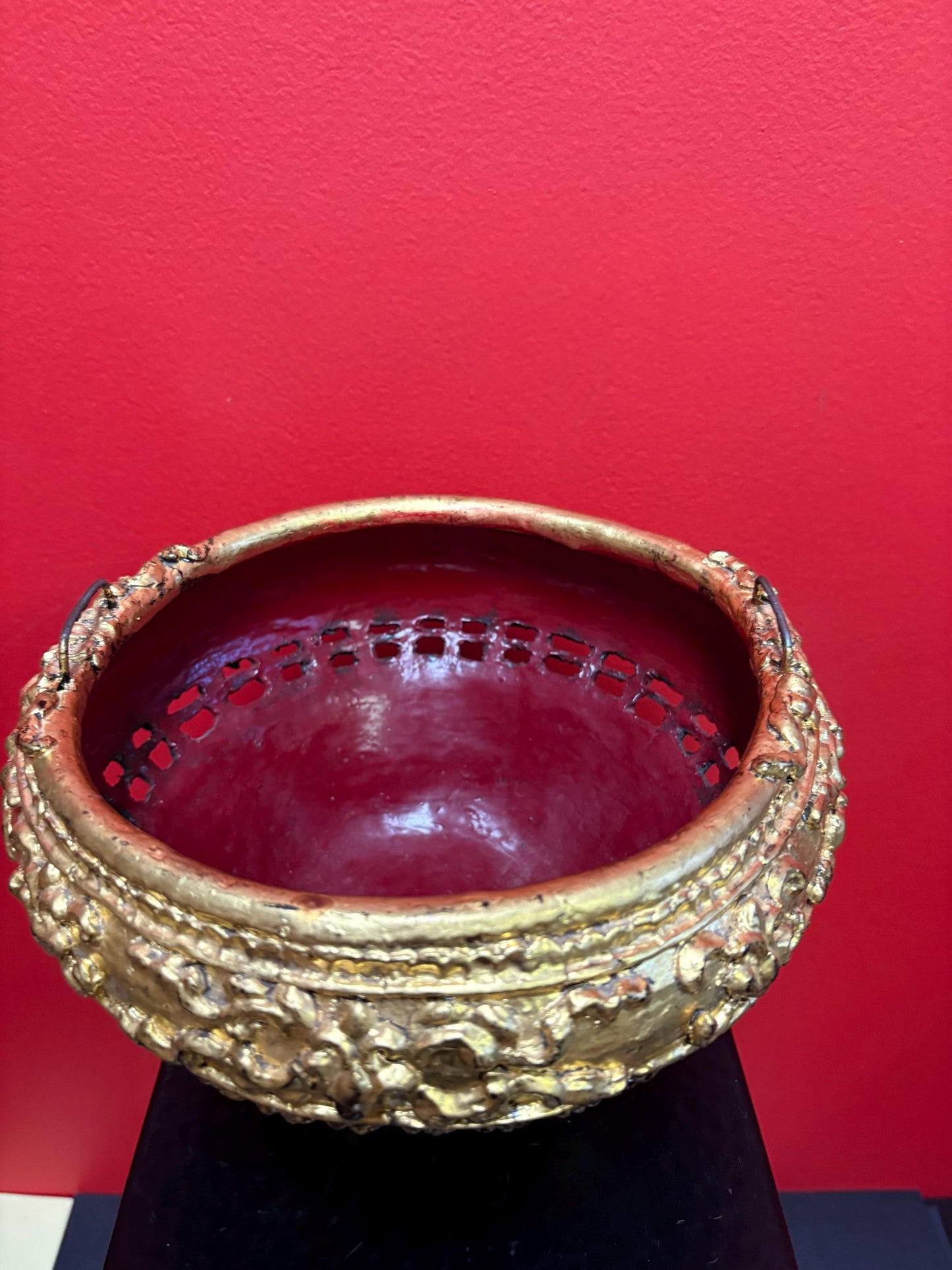 Stunning high quality 8 x 6 1/2“ high antique Burmese lacquer bowl or planter - in perfect condition  Wowzers