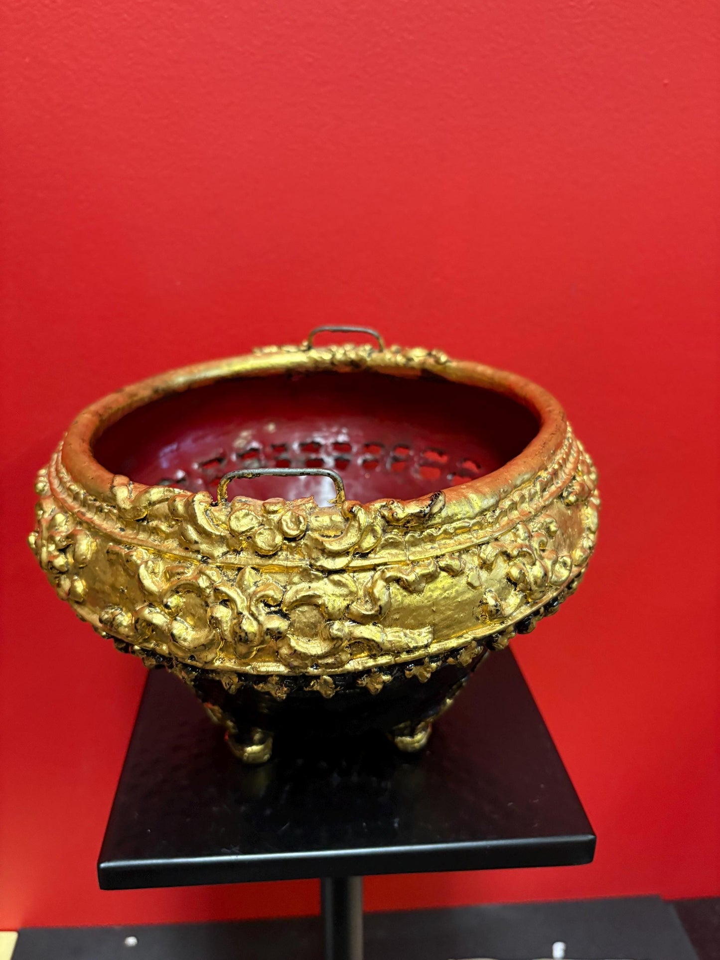Stunning high quality 8 x 6 1/2“ high antique Burmese lacquer bowl or planter - in perfect condition  Wowzers