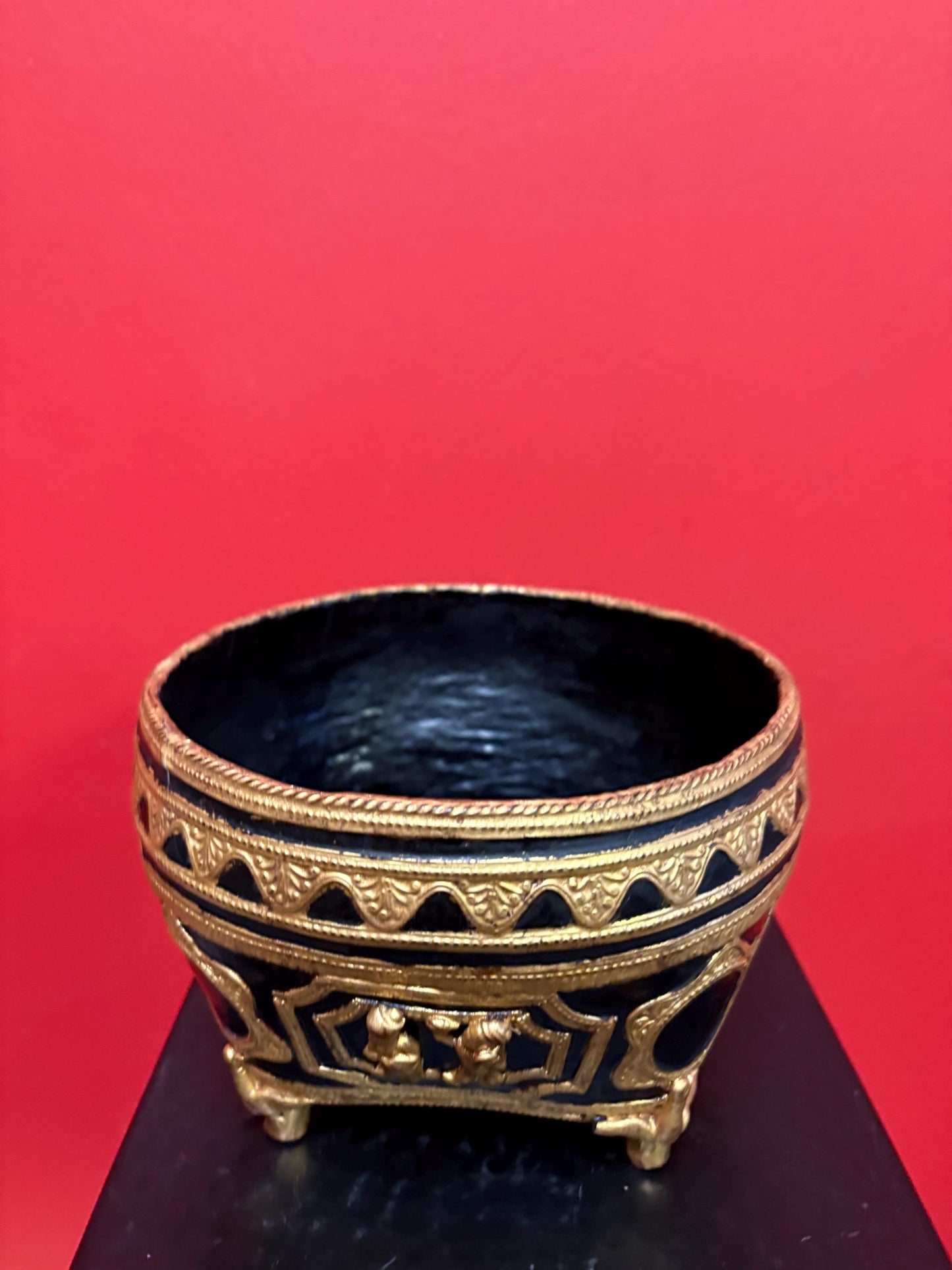 Beautiful 6 x 4 1/2 high Burmese lacquer bowl  great condition  antique beauty - Wowzers