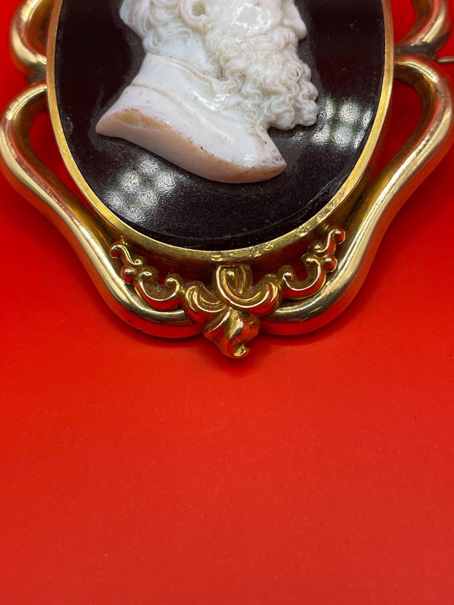 Gold Hardstone Cameo Pendant Brooch -B