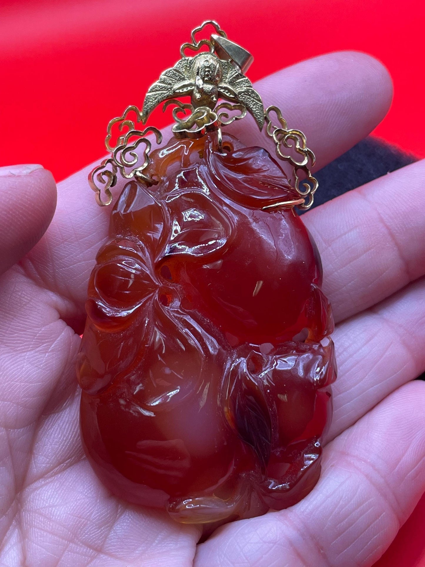 Fabulous 2.75 inch long 14ct gold and carved agate pendant - B