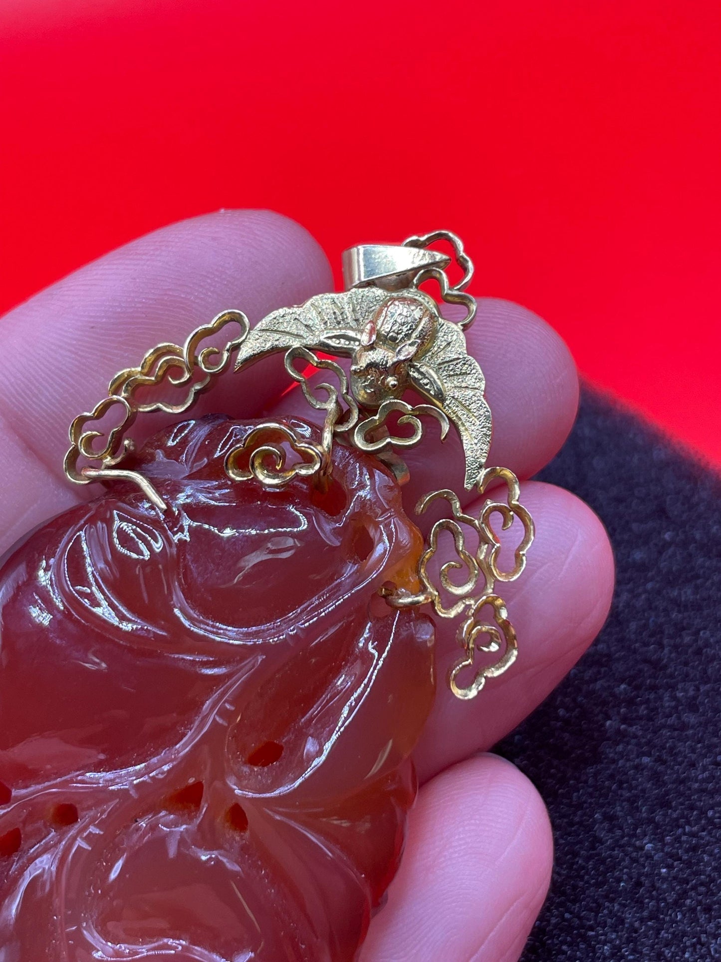 Fabulous 2.75 inch long 14ct gold and carved agate pendant - B