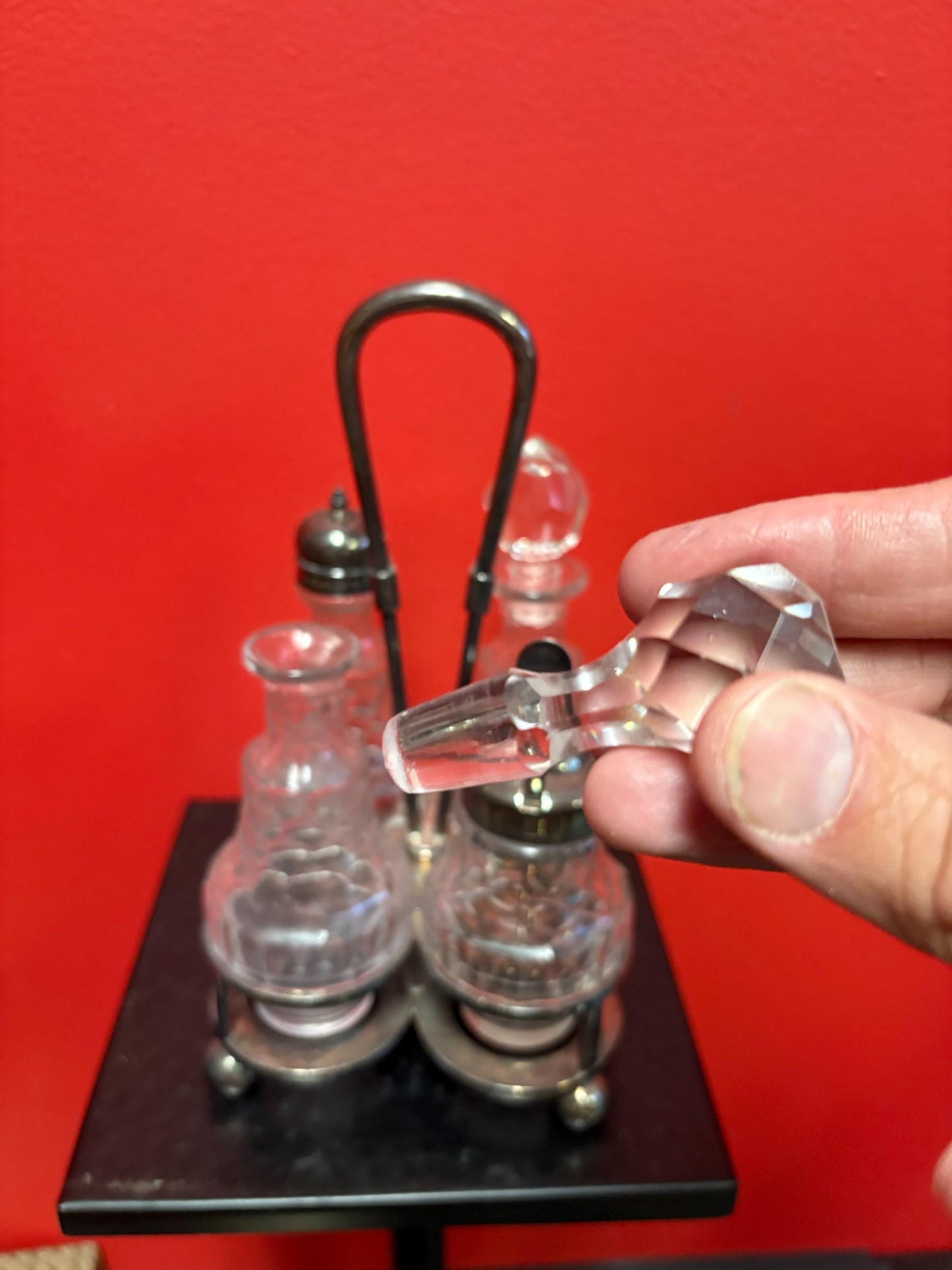 Beautiful English silver plated and crystal cruet set in great condition  wow   great value  perfect gift