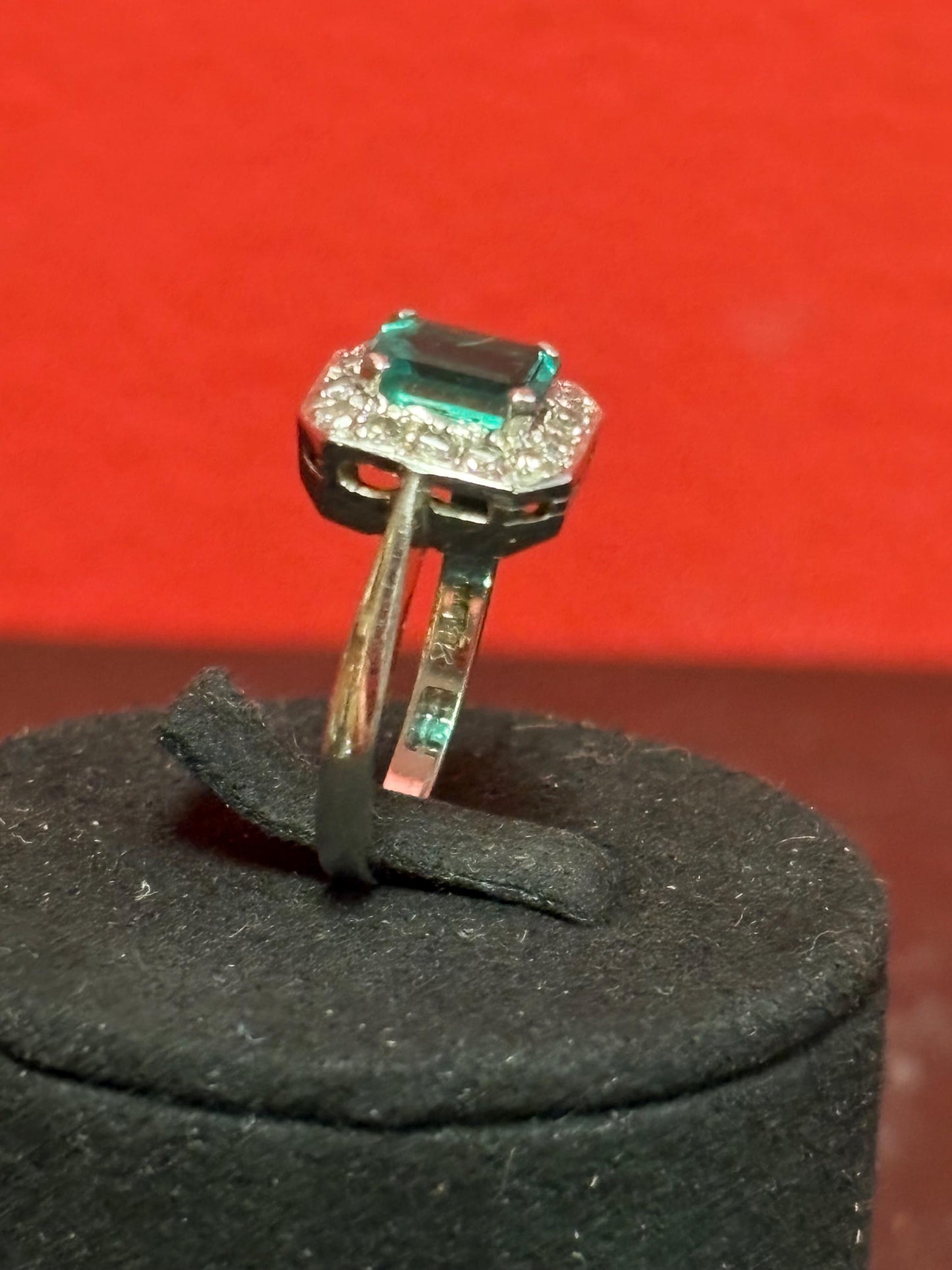 Beautiful 14 karat white gold with emerald and diamonds  size 6  lovely condition - B