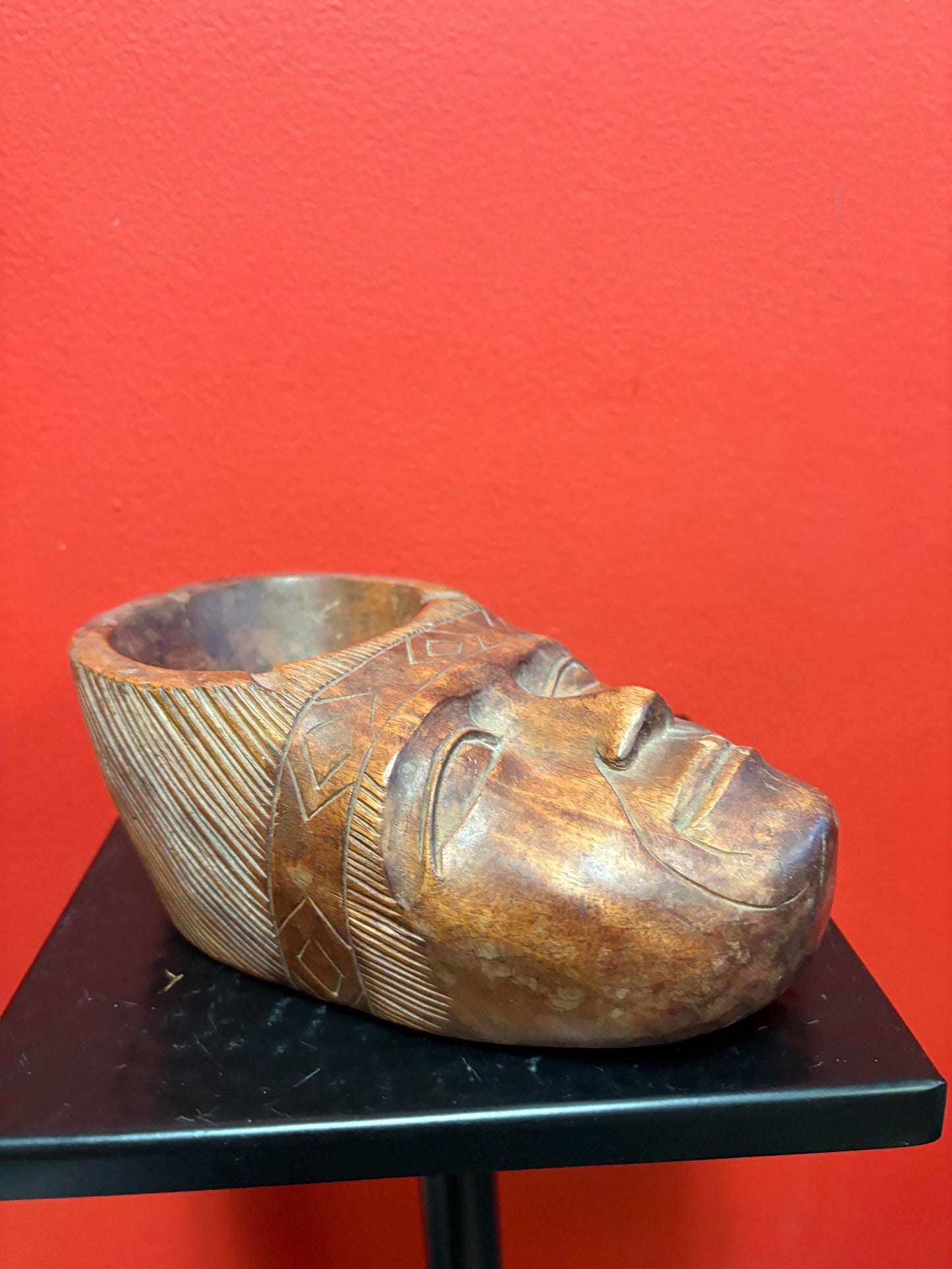Unique 7 x 4 1/2 wide hand carved oceanic island face astray heavy wood  great for pocket change  perfect gift