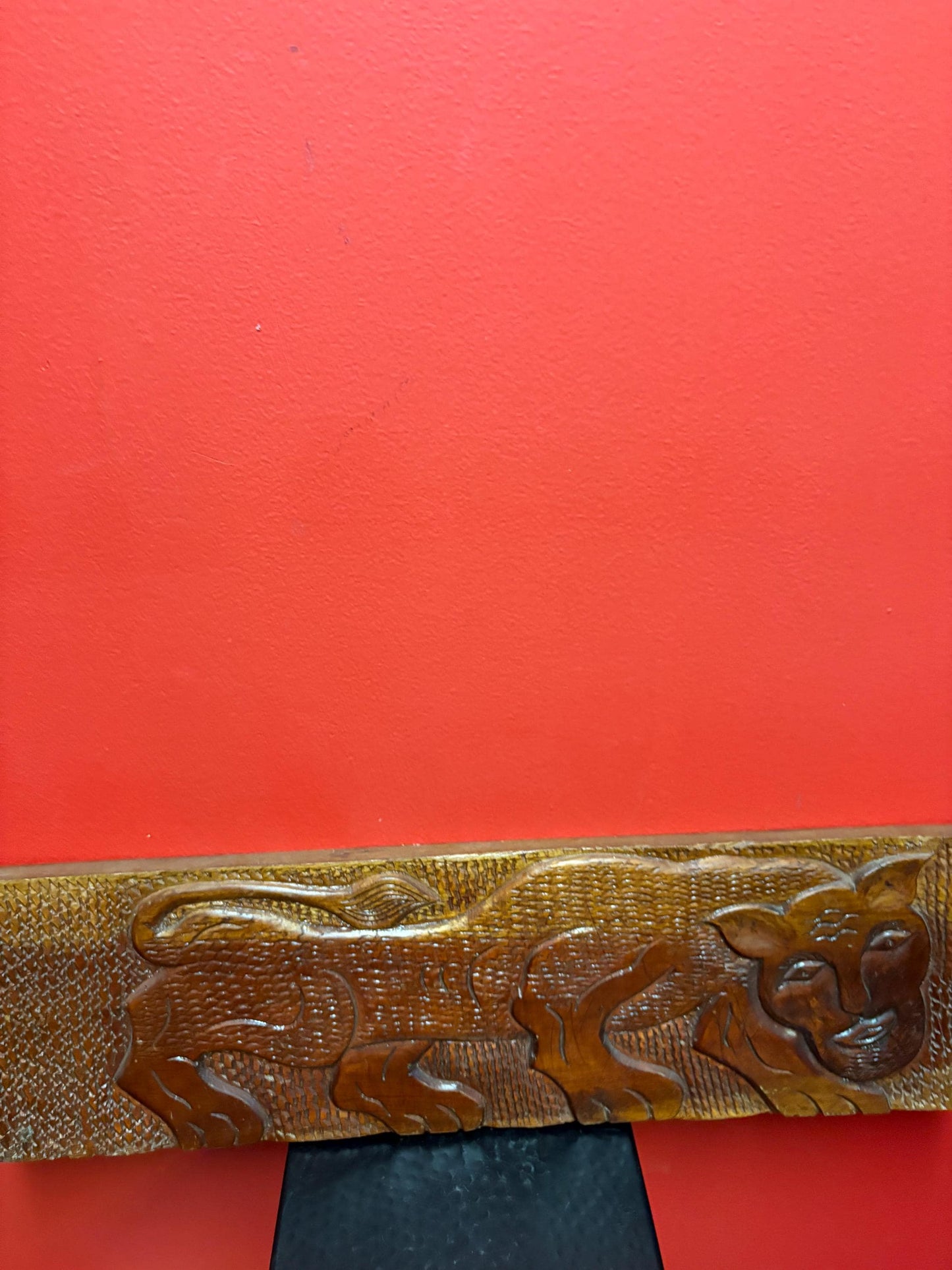 Stunning indigenous first nation pacific  north West Coast 21 x 7 wide unique carving of a cougar plaque  signed  needs hanger