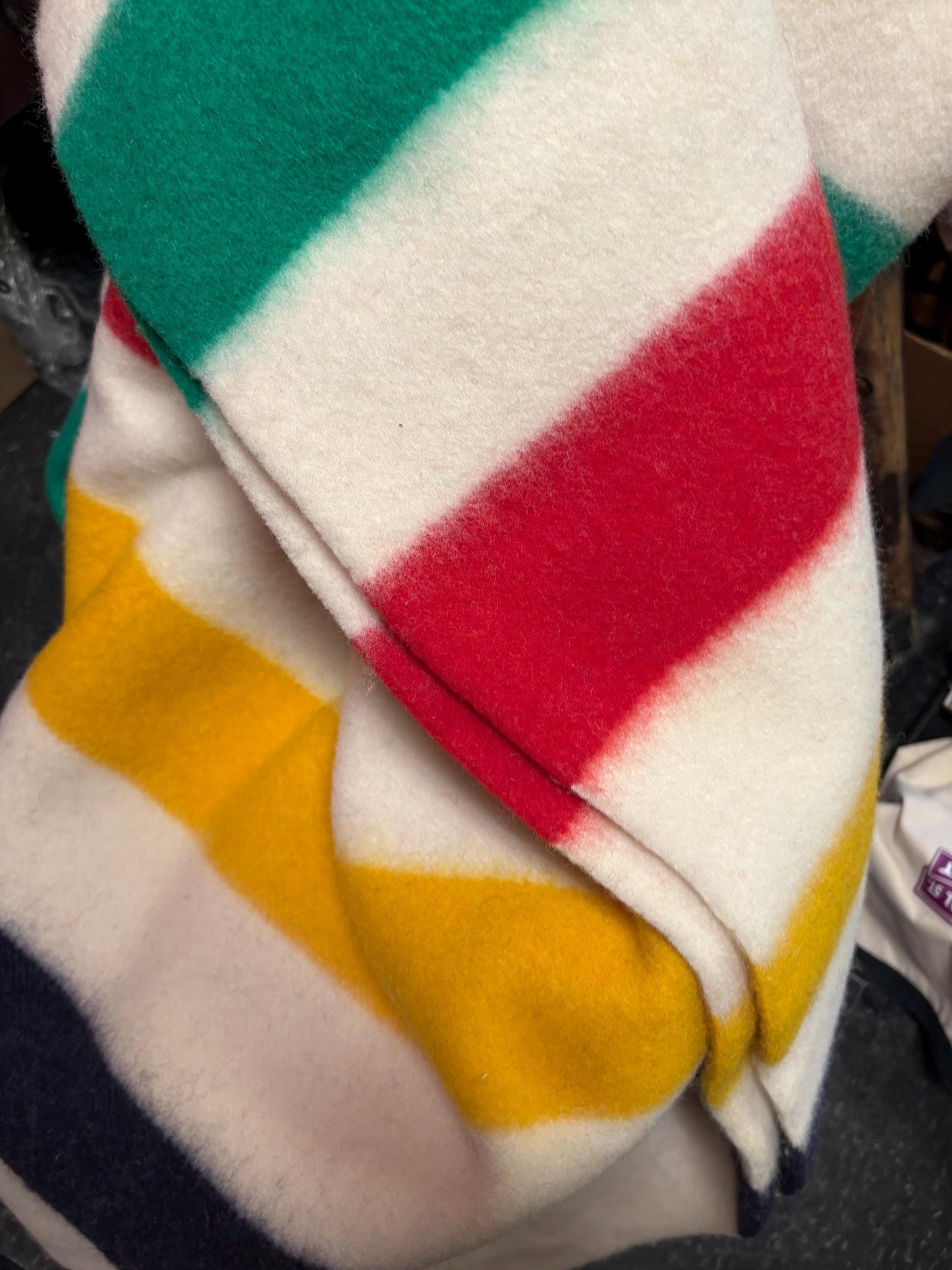 6 point Authentic HBC Hudson Bay six point Blanket in mint condition.   approx 90 x 100  wow  HBC rare