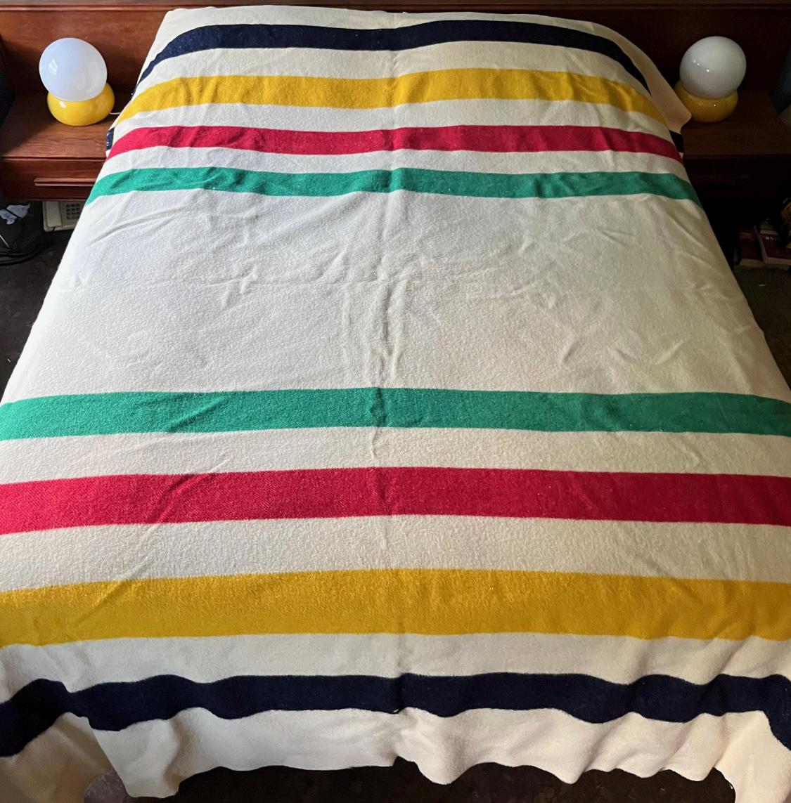 6 point Authentic HBC Hudson Bay six point Blanket in mint condition.   approx 90 x 100  wow  HBC rare