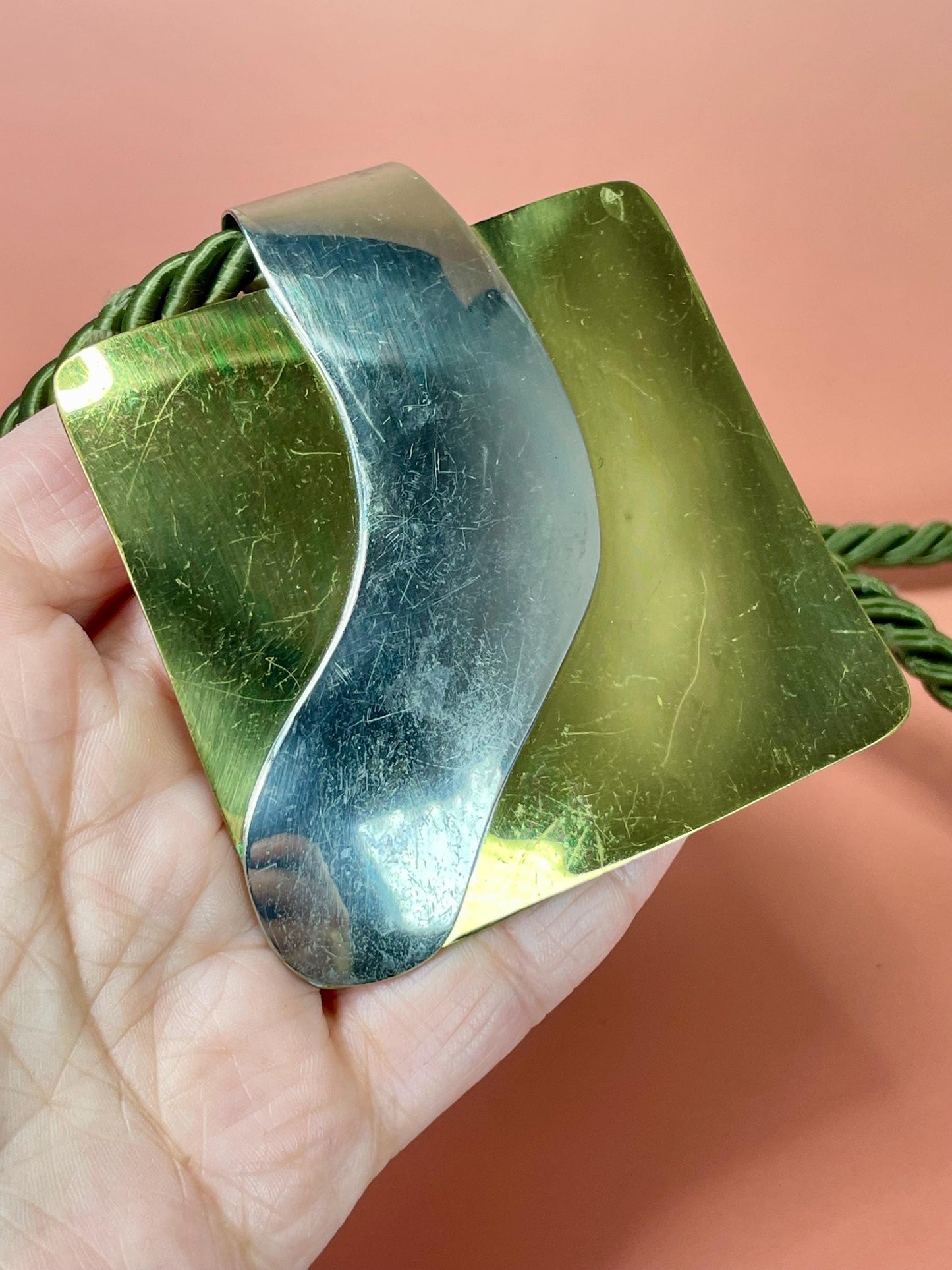 Approx 13 inch necklace and 2.5 inch pendant  bold beauty