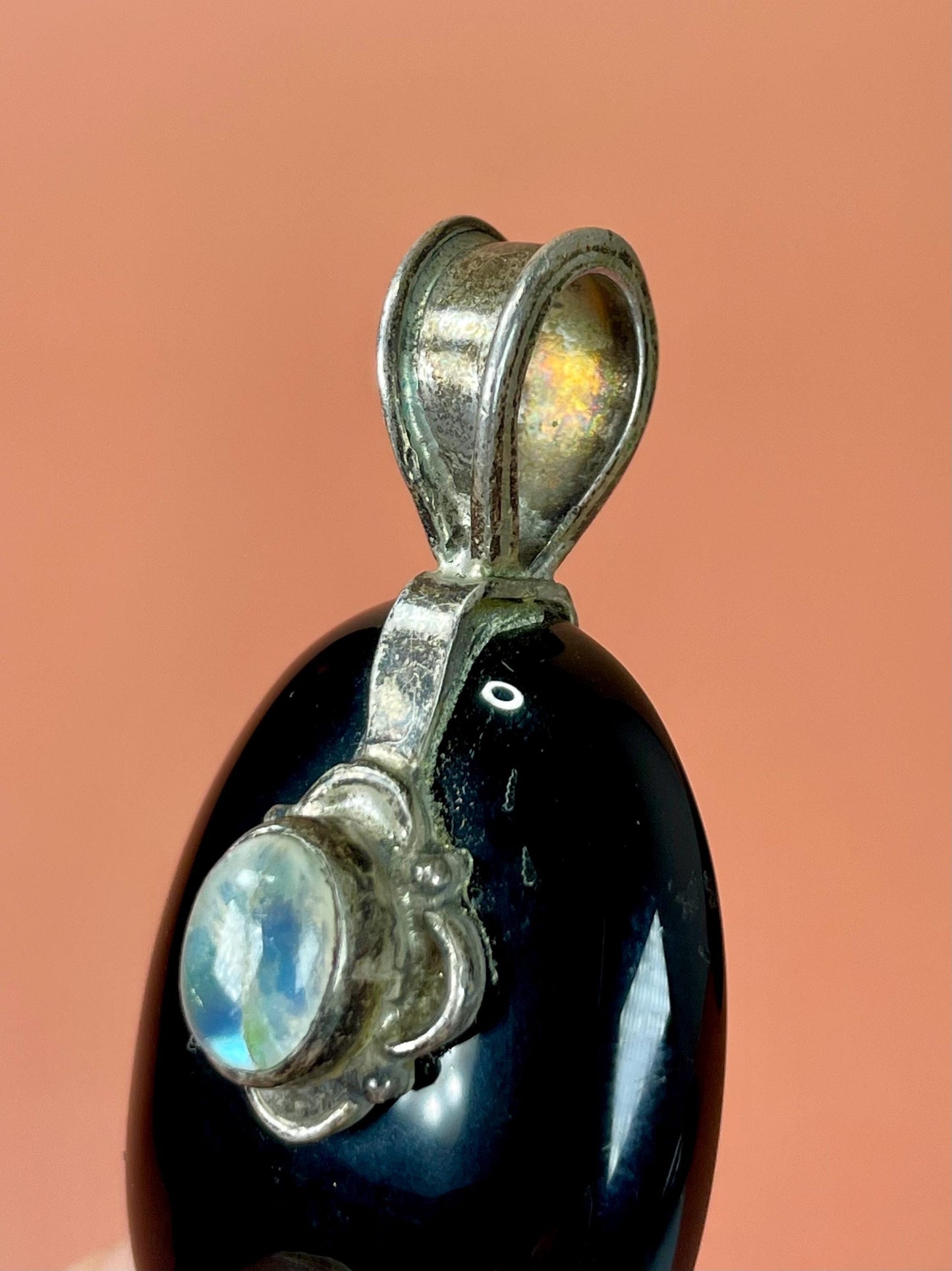 2 inch long glass pendant with opalescent accent lovely condition