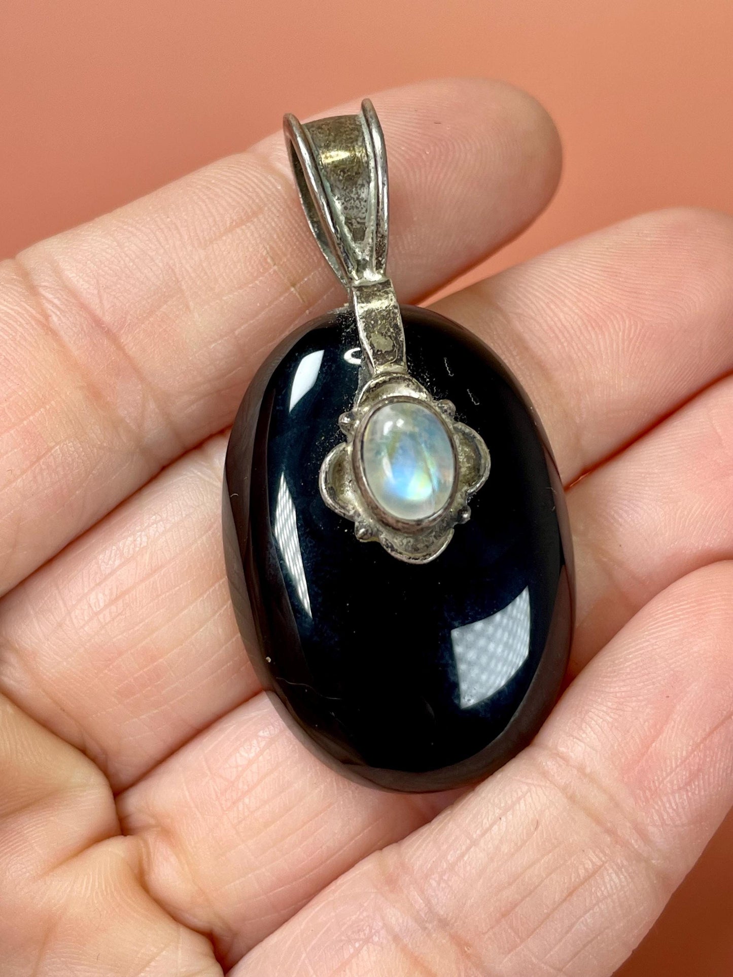 2 inch long glass pendant with opalescent accent lovely condition
