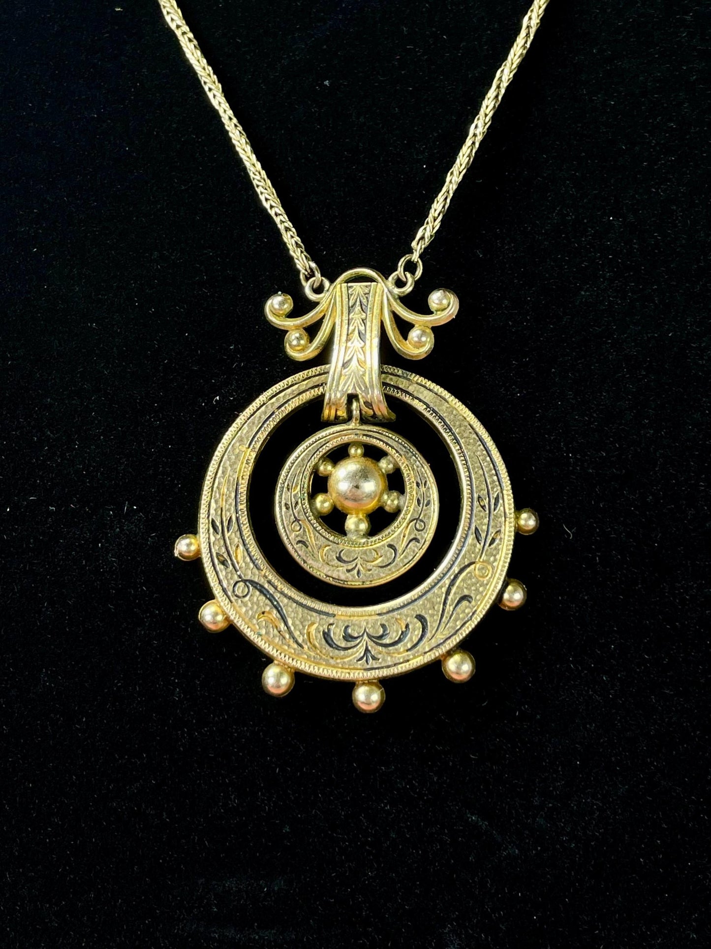 Delicate Necklace and Pendant with Intricate Design