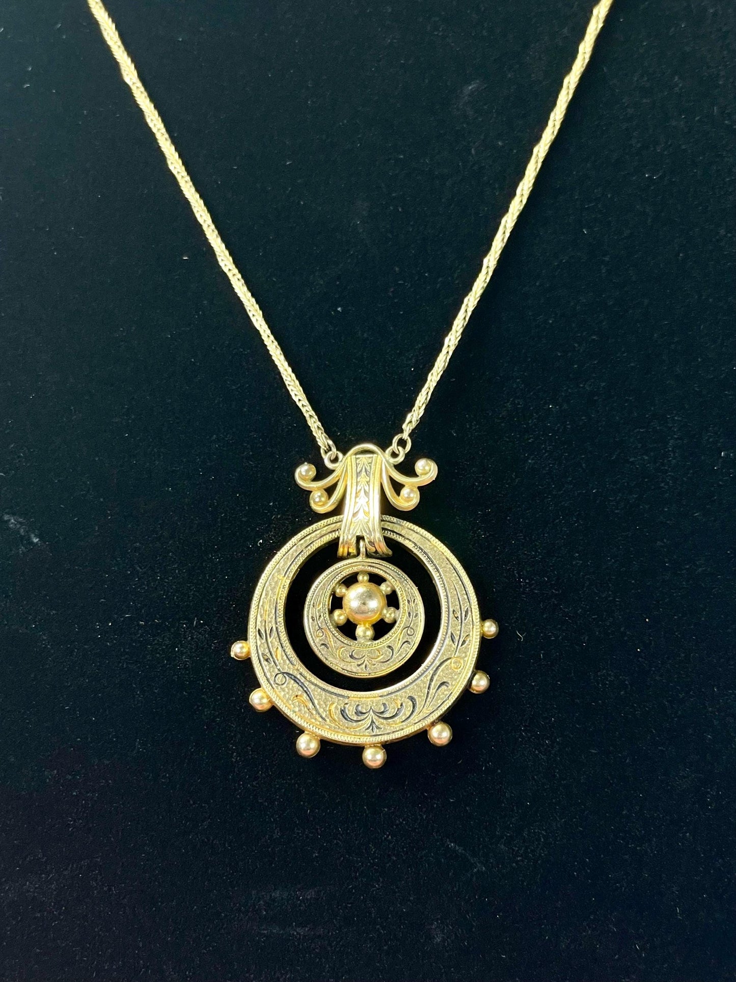 Delicate Necklace and Pendant with Intricate Design