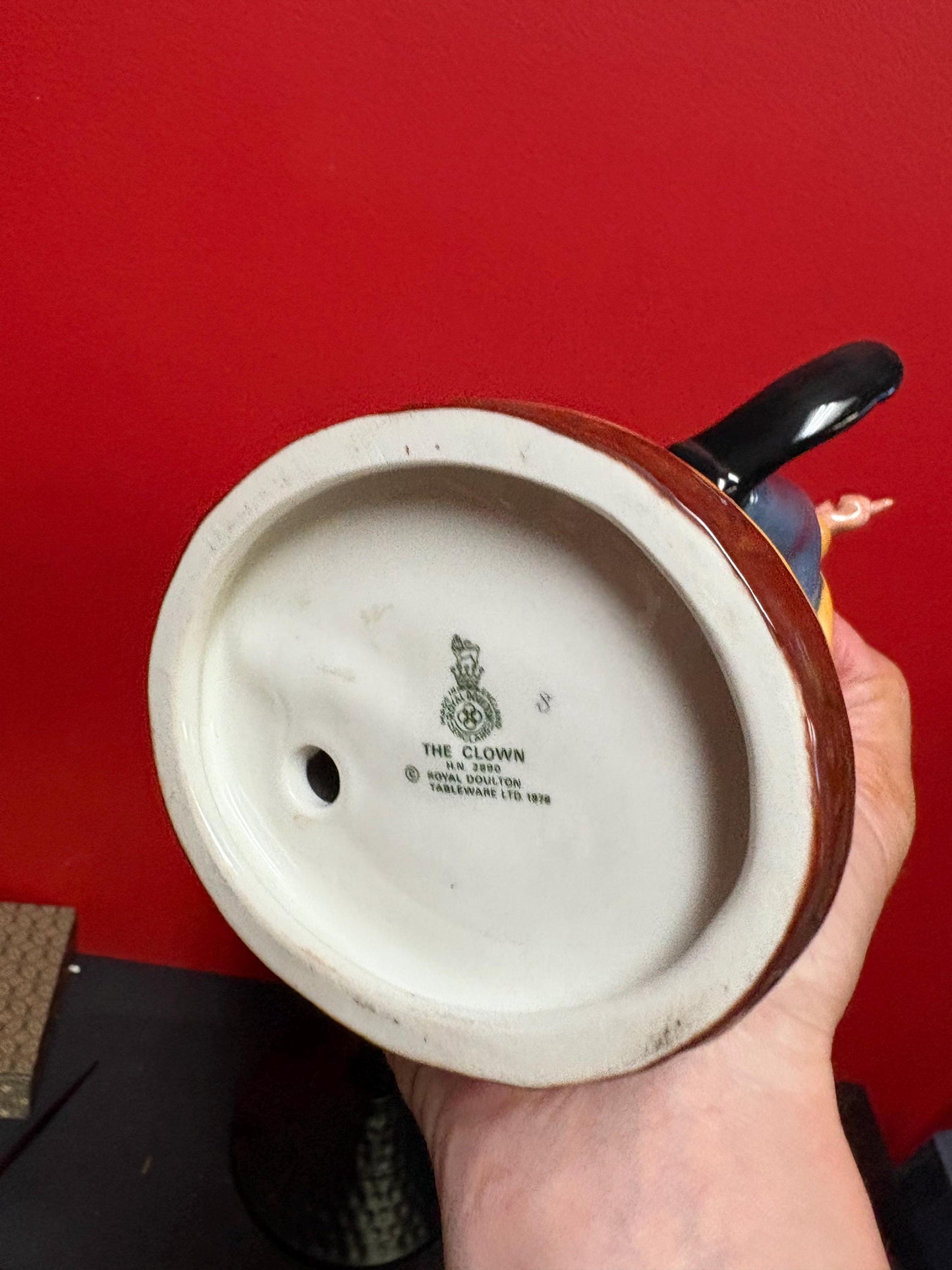 Lovely Royal Doulton the clown HN2890 - 1976 in perfect condition - 9 inches tall great value - B