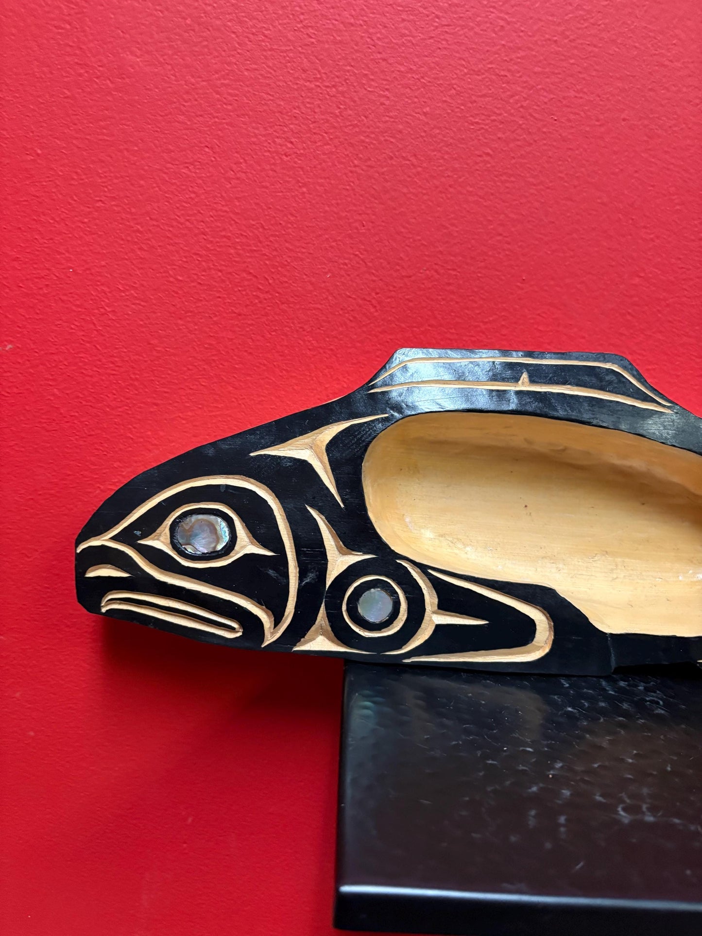 Beautiful  - 18 x 5“ indigenous first nation Pacific Northwest coast lambert goldsmith salmon feast bowl  signed with info- abalone inset