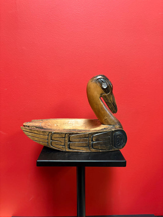 Sensational 10 x 7 x 8“ high indigenous first nation pacific  north West Coast signed by  SCHNUL SUT from Tofino  bowl in shape of loon